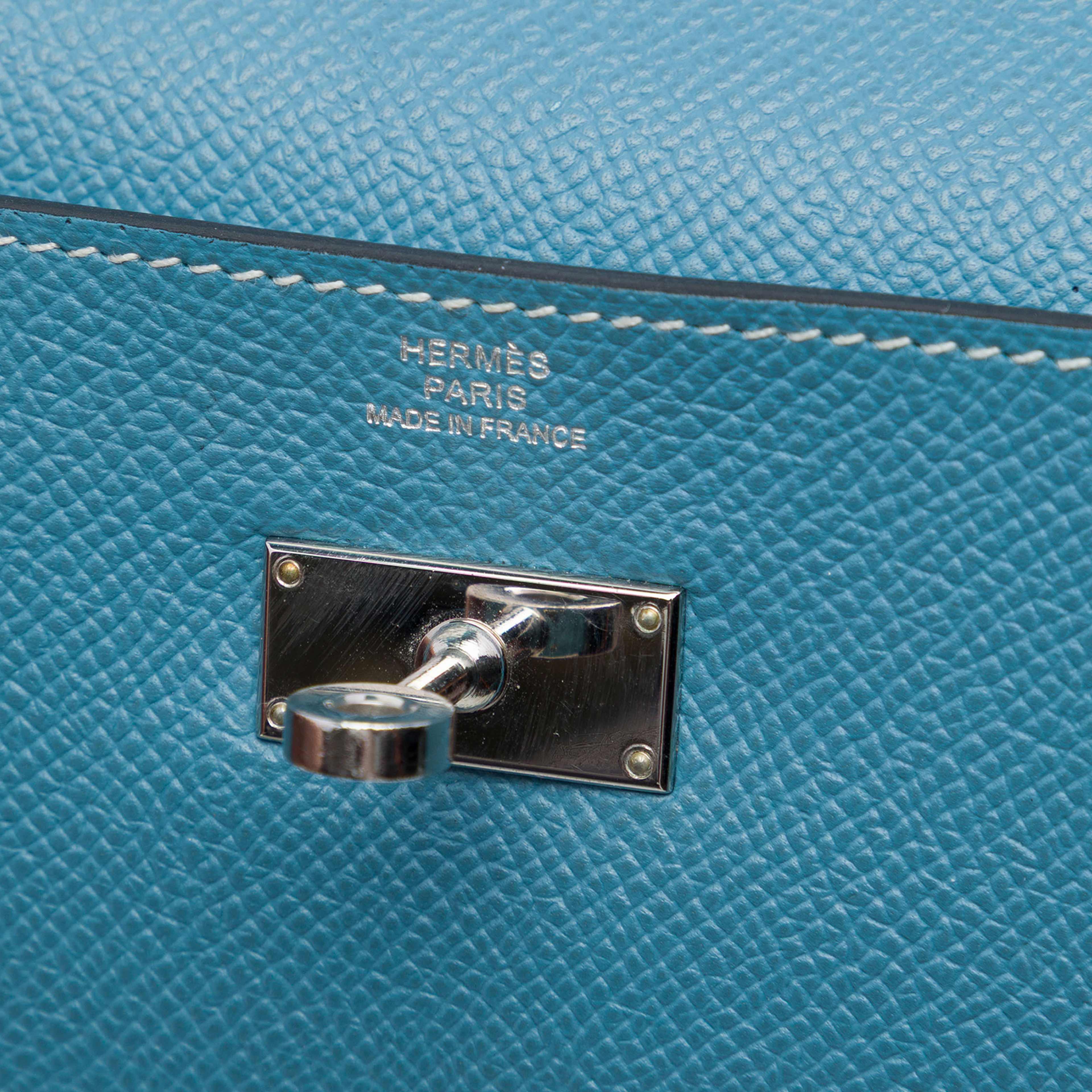 Hermès Toile Herbag Zip 39, från Luxclusif, i färgen blå. Klicka för att öppna bilden i stort format