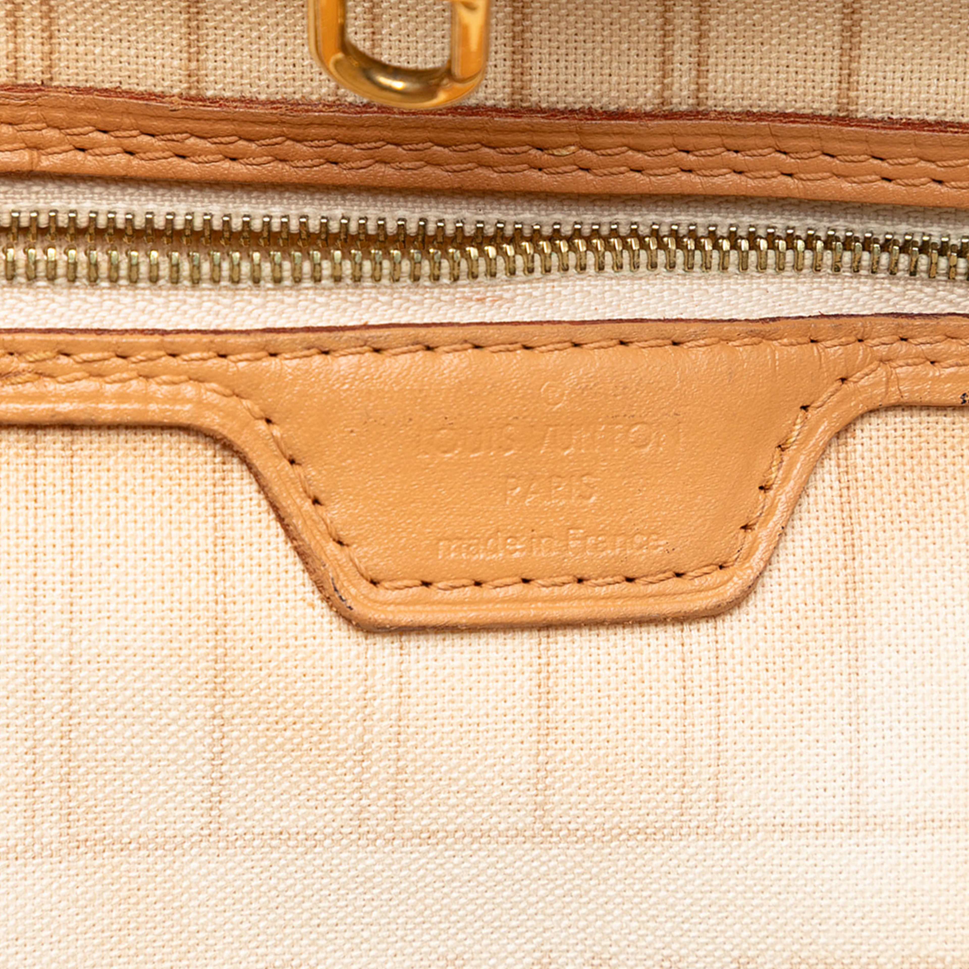 Louis Vuitton Damier Azur Neverfull Mm, från Luxclusif, i färgen white. Klicka för att öppna bilden i stort format