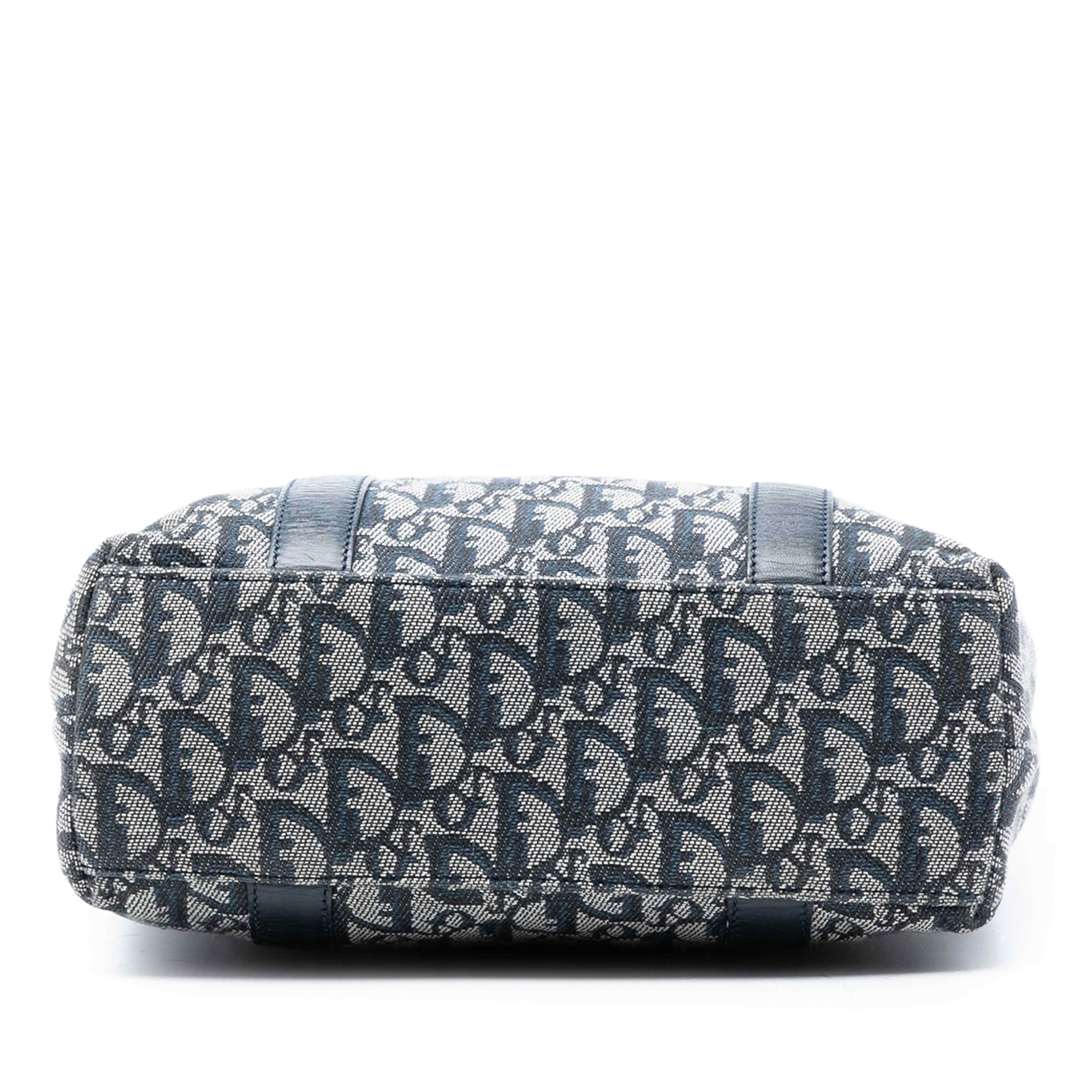 Dior Diorissimo Trotter Canvas Tote, från Luxclusif, i färgen blue. Klicka för att öppna bilden i stort format