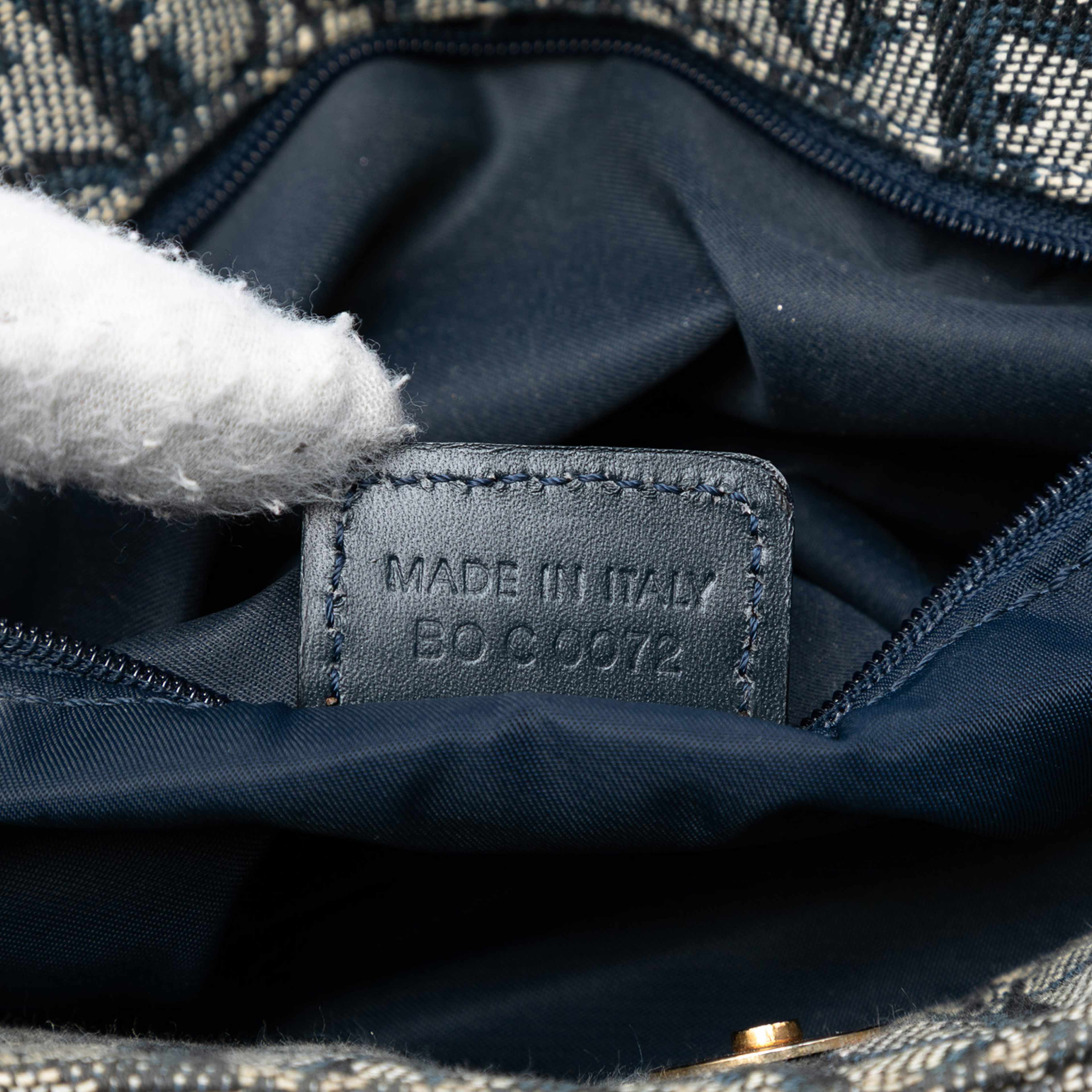 Dior Diorissimo Trotter Canvas Tote, från Luxclusif, i färgen blue. Klicka för att öppna bilden i stort format