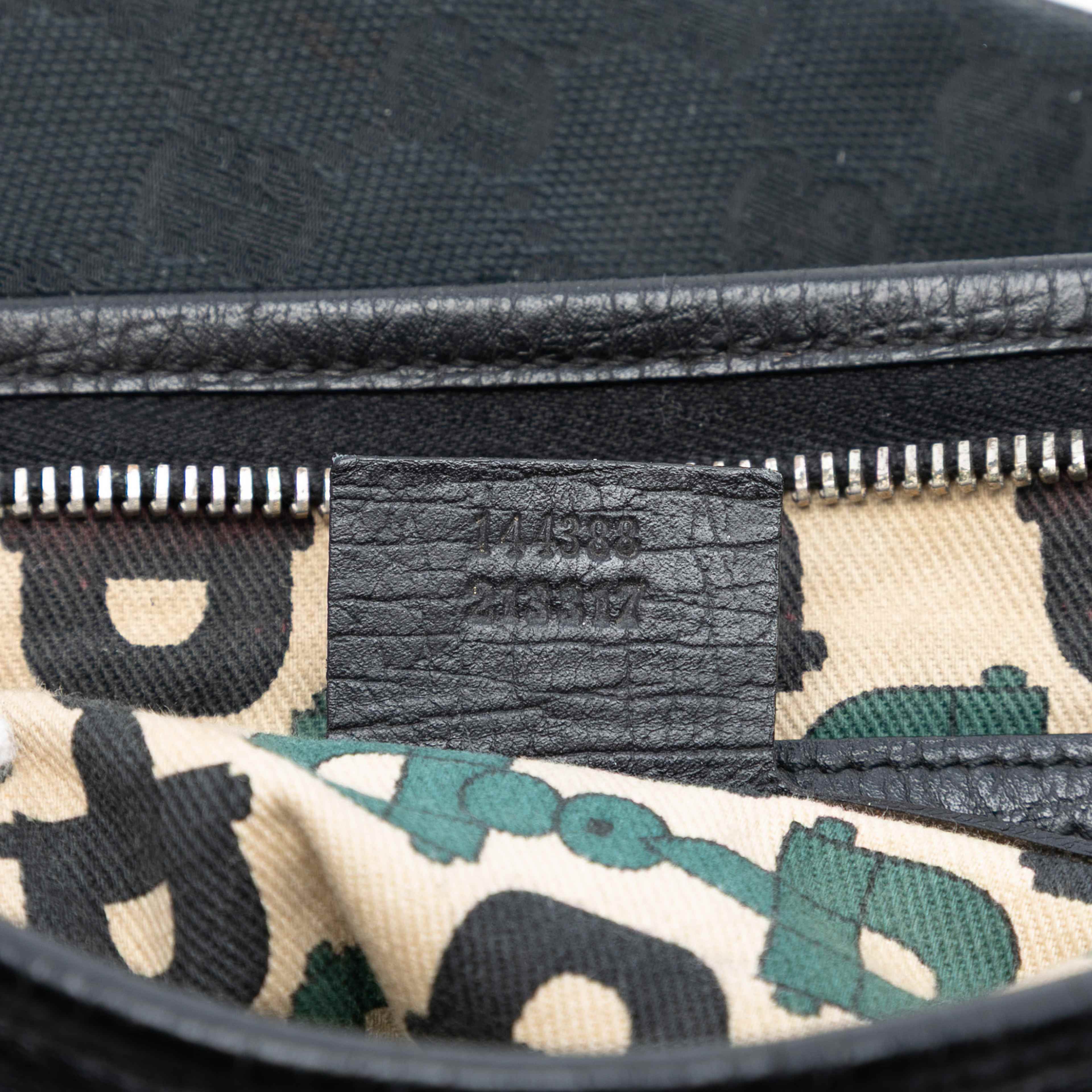 Gucci Gg Canvas Jolicoeur Crossbody, från Luxclusif, i färgen black. Klicka för att öppna bilden i stort format