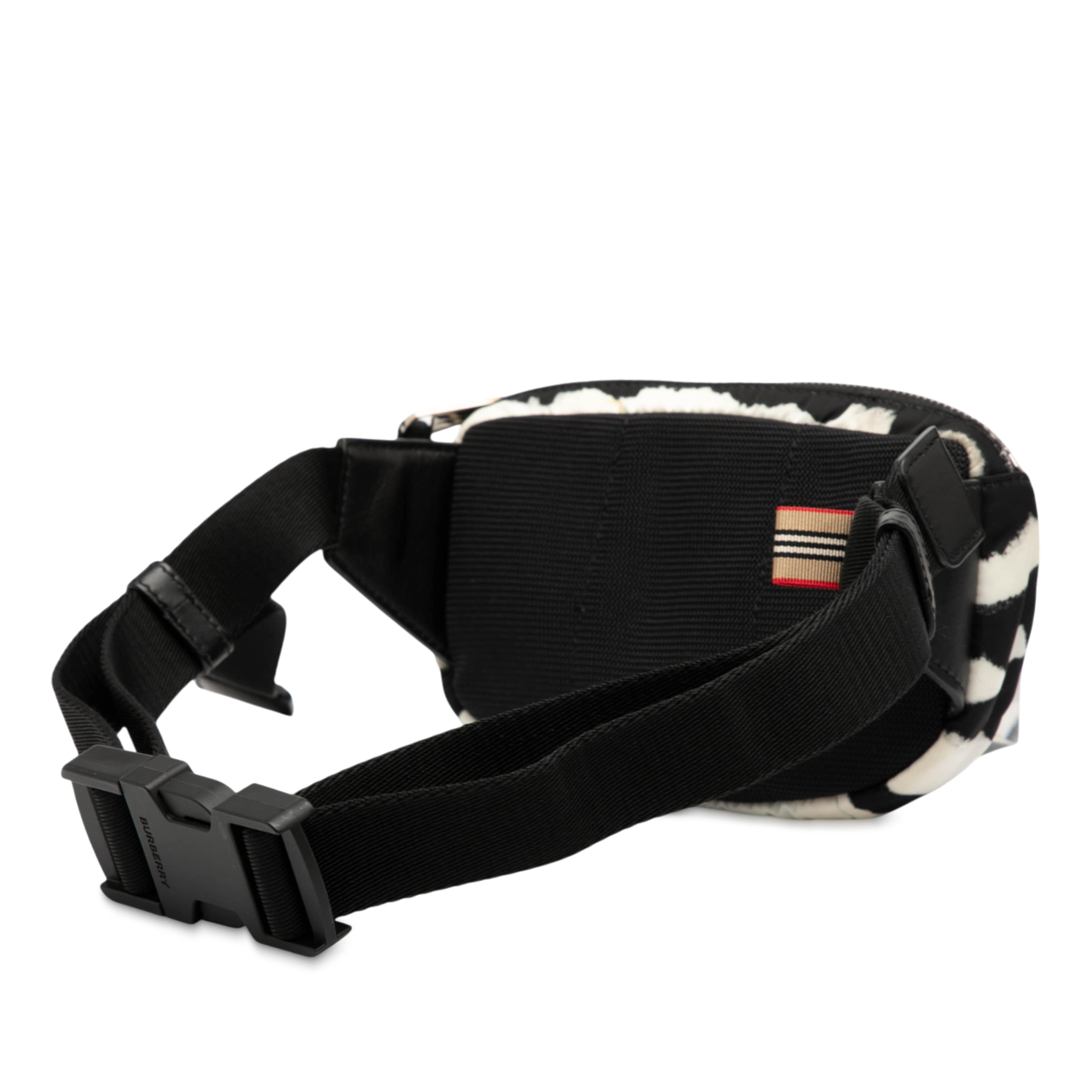 Burberry Zebra Print Nylon Logo Cannon Belt Bag, från Luxclusif, i färgen svart. Klicka för att öppna bilden i stort format