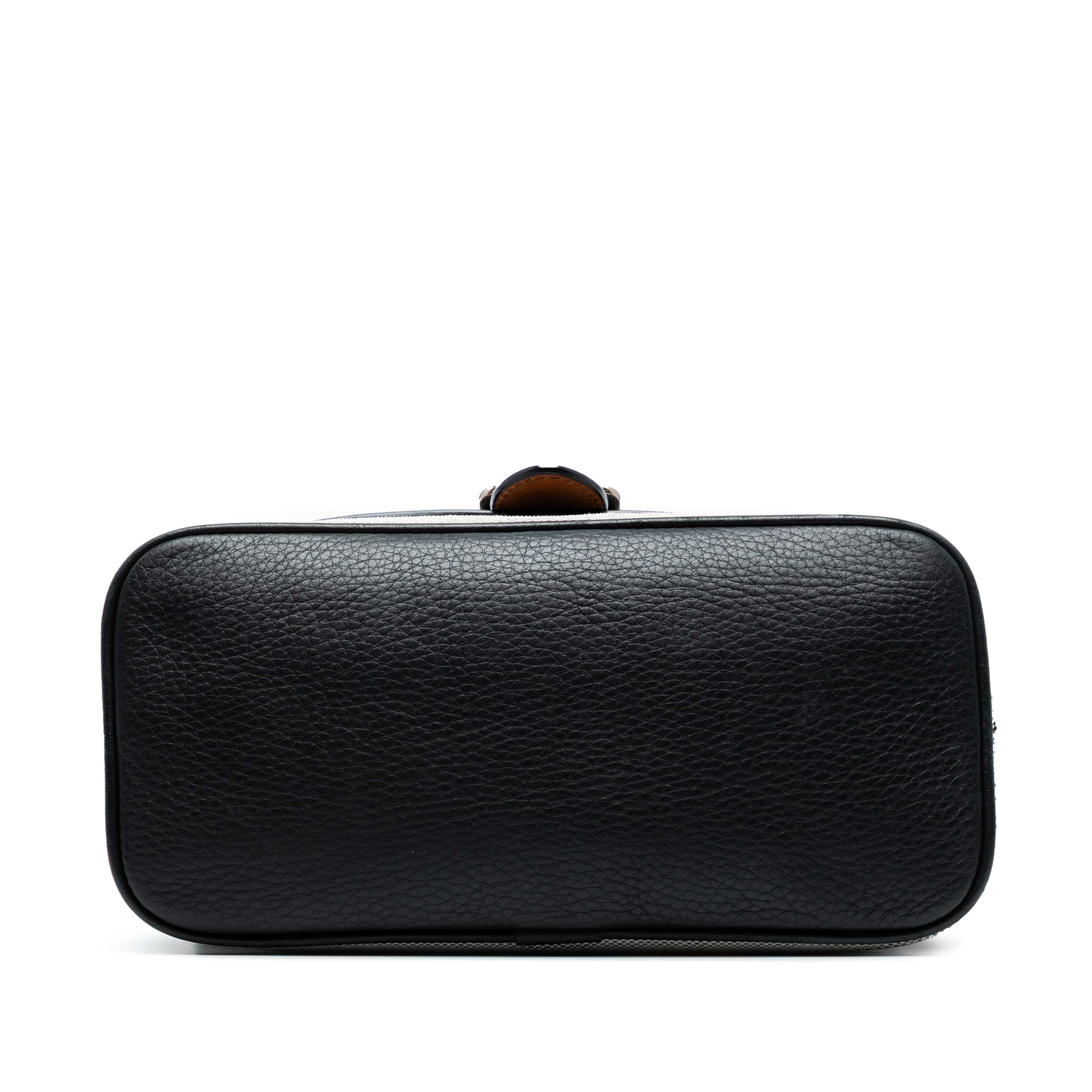 Burberry Mega Check Canvas And Grainy Calfskin Shellwood Crossbody, från Luxclusif, i färgen black. Klicka för att öppna bilden i stort format