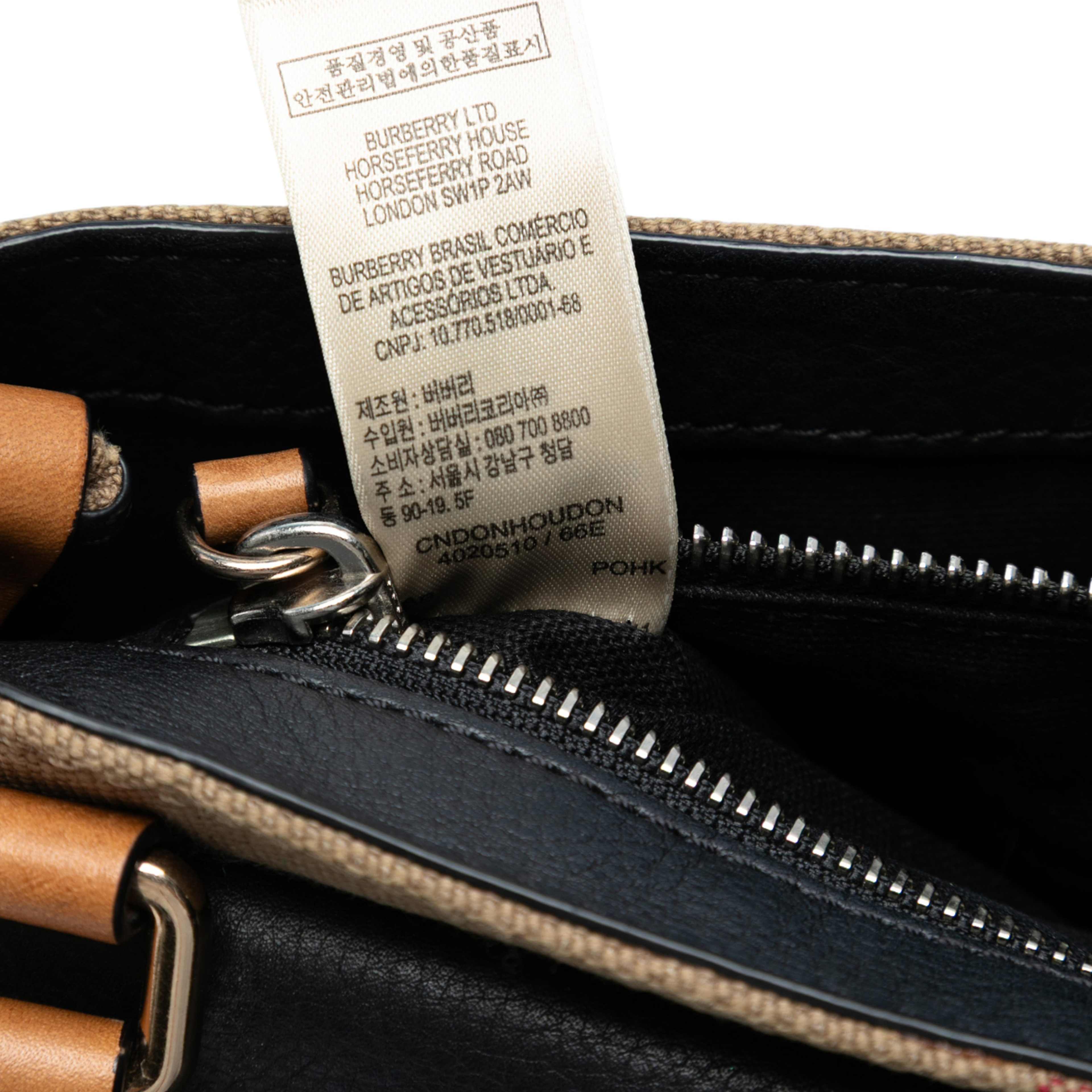 Burberry Mega Check Canvas And Grainy Calfskin Shellwood Crossbody, från Luxclusif, i färgen black. Klicka för att öppna bilden i stort format