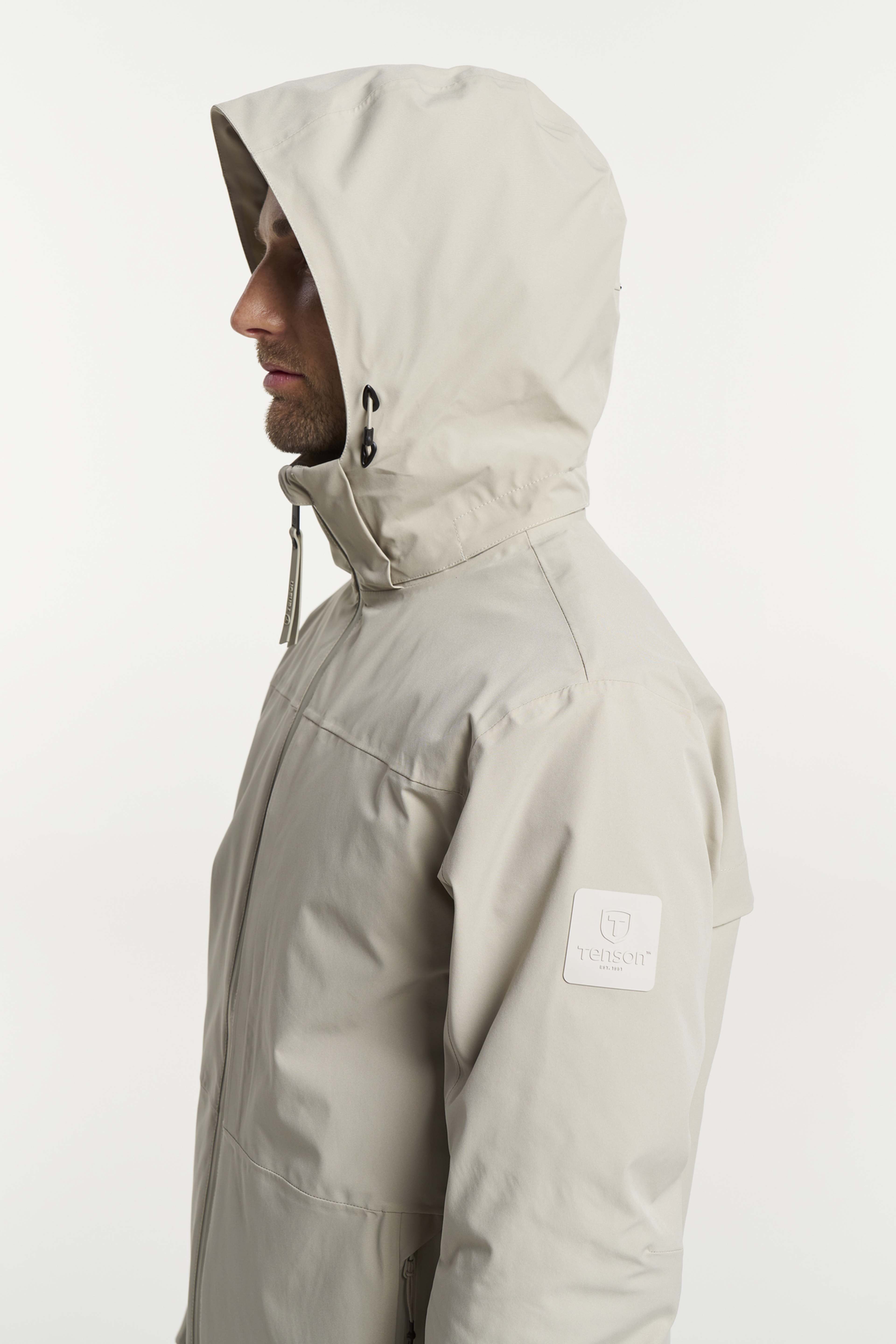 Cloudburst Jacket Men, från Tenson, i färgen sand. Klicka för att öppna bilden i stort format