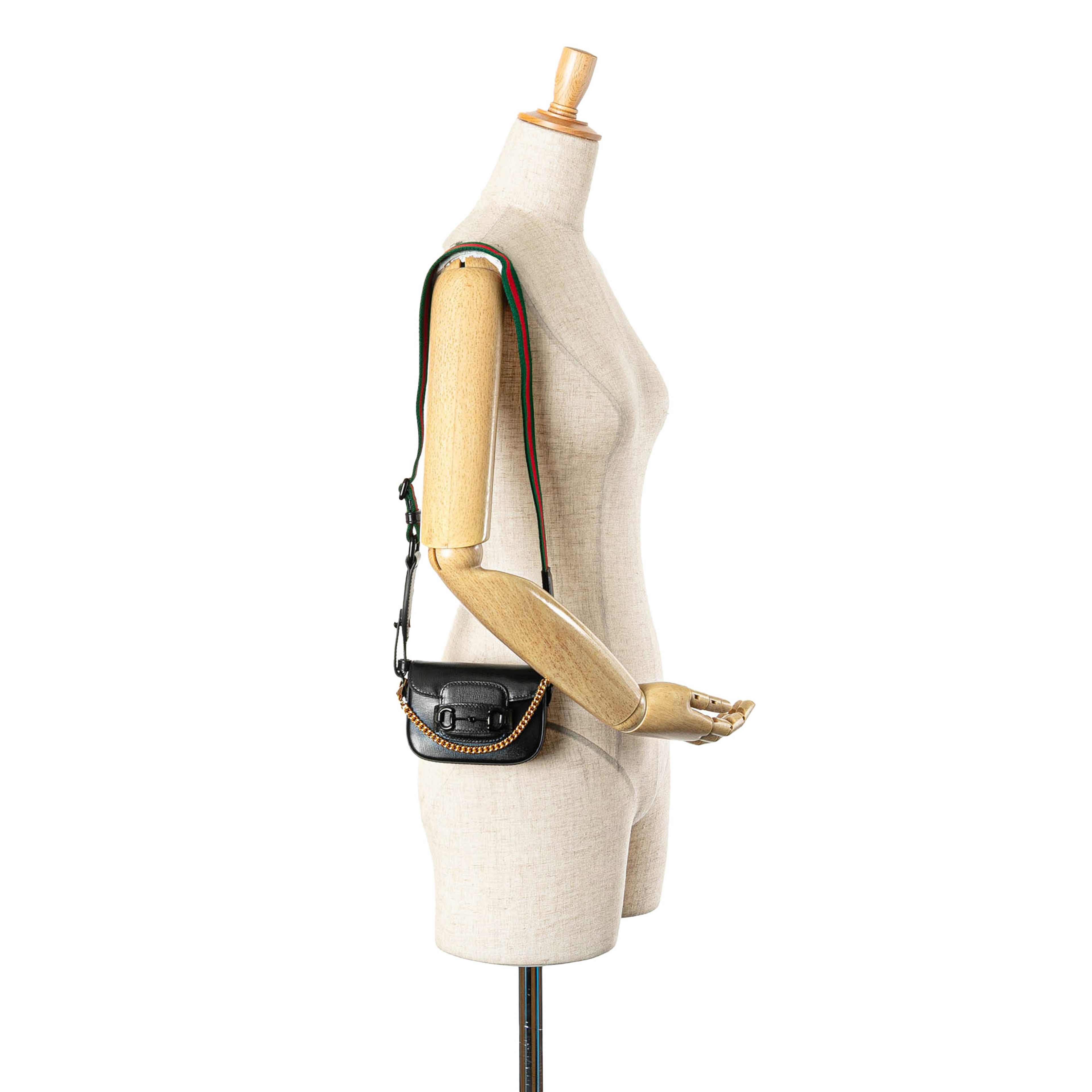 Gucci Mini Leather Horsebit 1955 Web Satchel, från Luxclusif, i färgen svart. Klicka för att öppna bilden i stort format