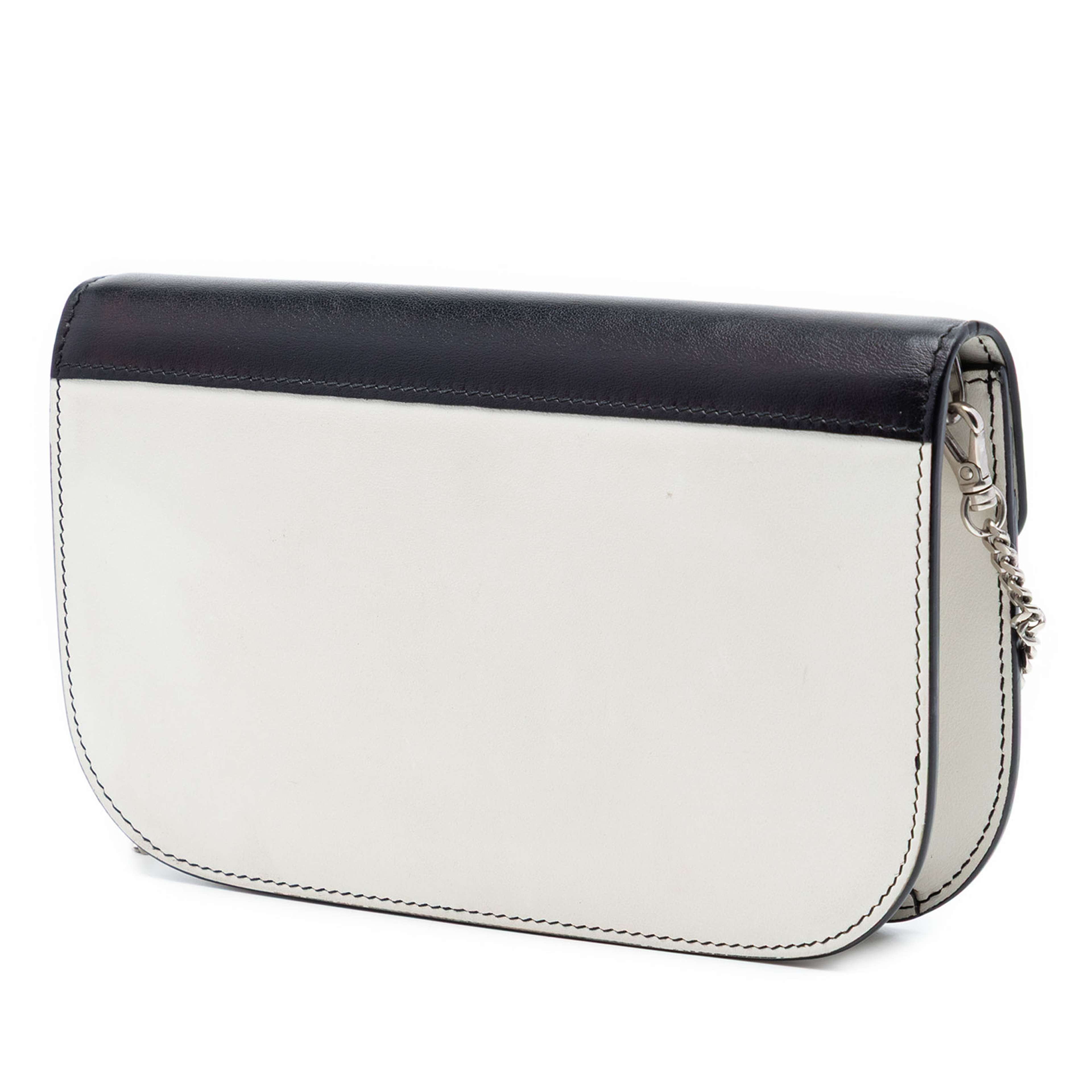 Prada City Calf Sybille Flap Chain Crossbody, från Luxclusif, i färgen white. Klicka för att öppna bilden i stort format