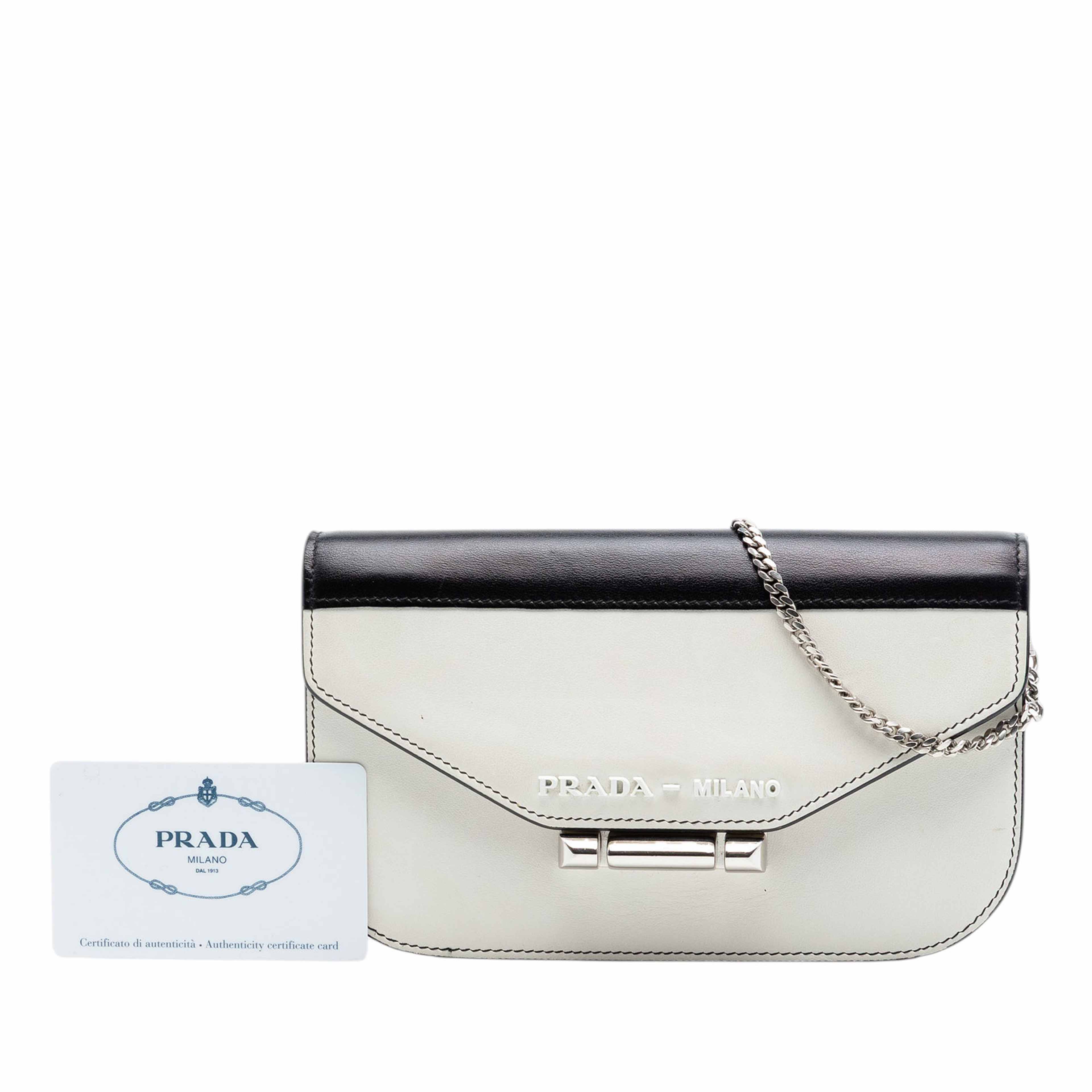 Prada City Calf Sybille Flap Chain Crossbody, från Luxclusif, i färgen vit. Klicka för att öppna bilden i stort format