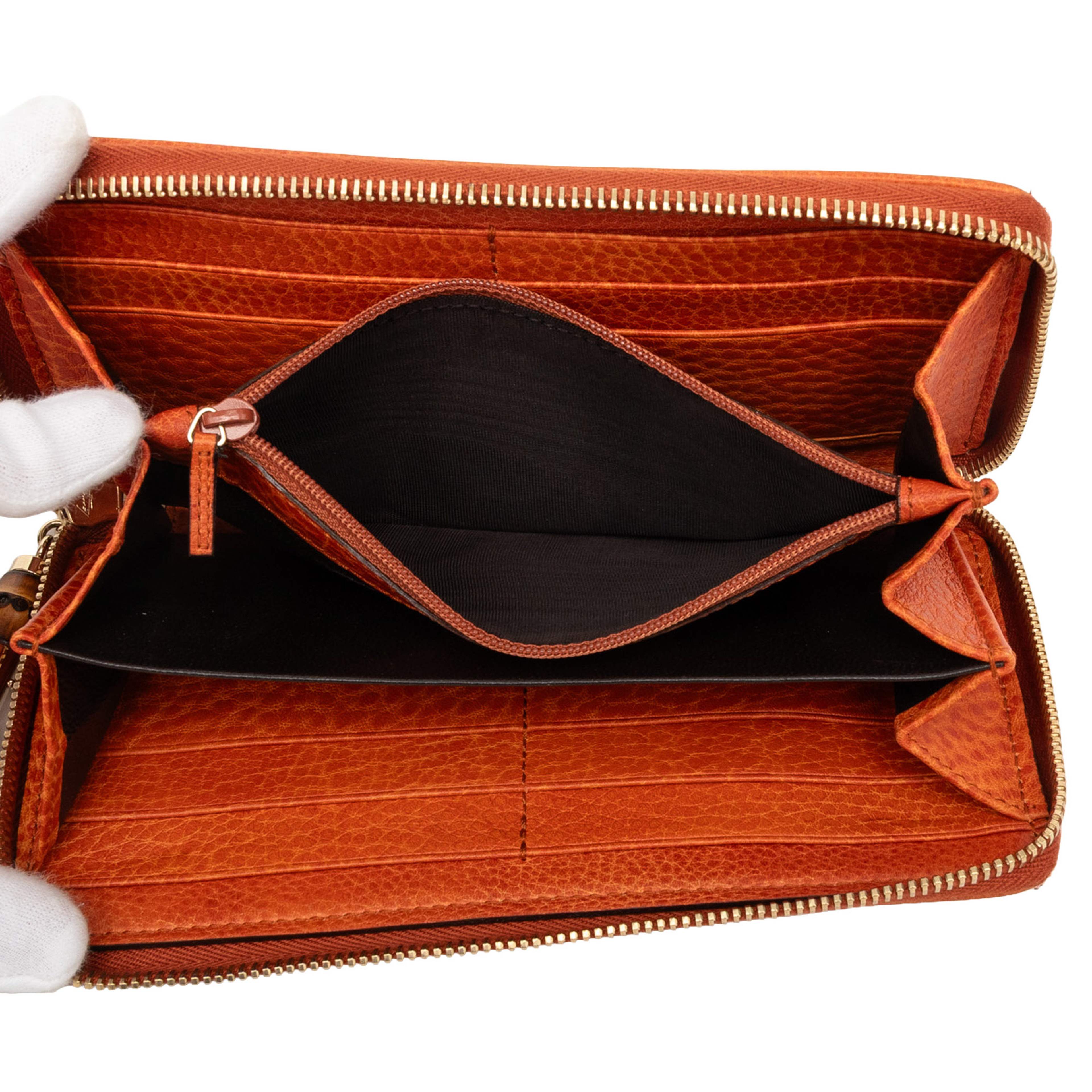 Gucci Gg Canvas Bamboo Tassel Zip Around Long Wallet, från Luxclusif, i färgen orange. Klicka för att öppna bilden i stort format