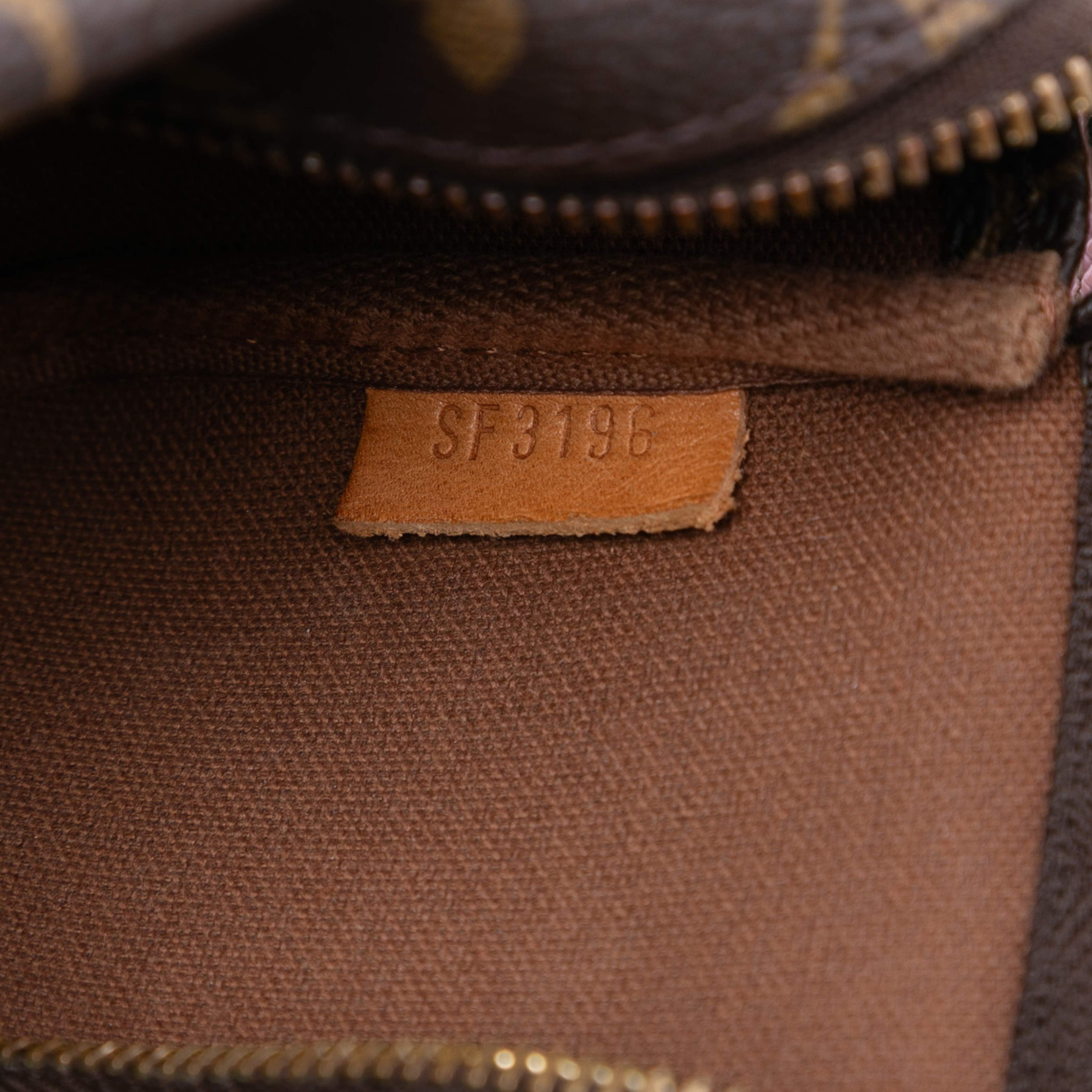 Louis Vuitton Monogram Transatlantic Mini Pochette Accessoires, från Luxclusif, i färgen brown. Klicka för att öppna bilden i stort format