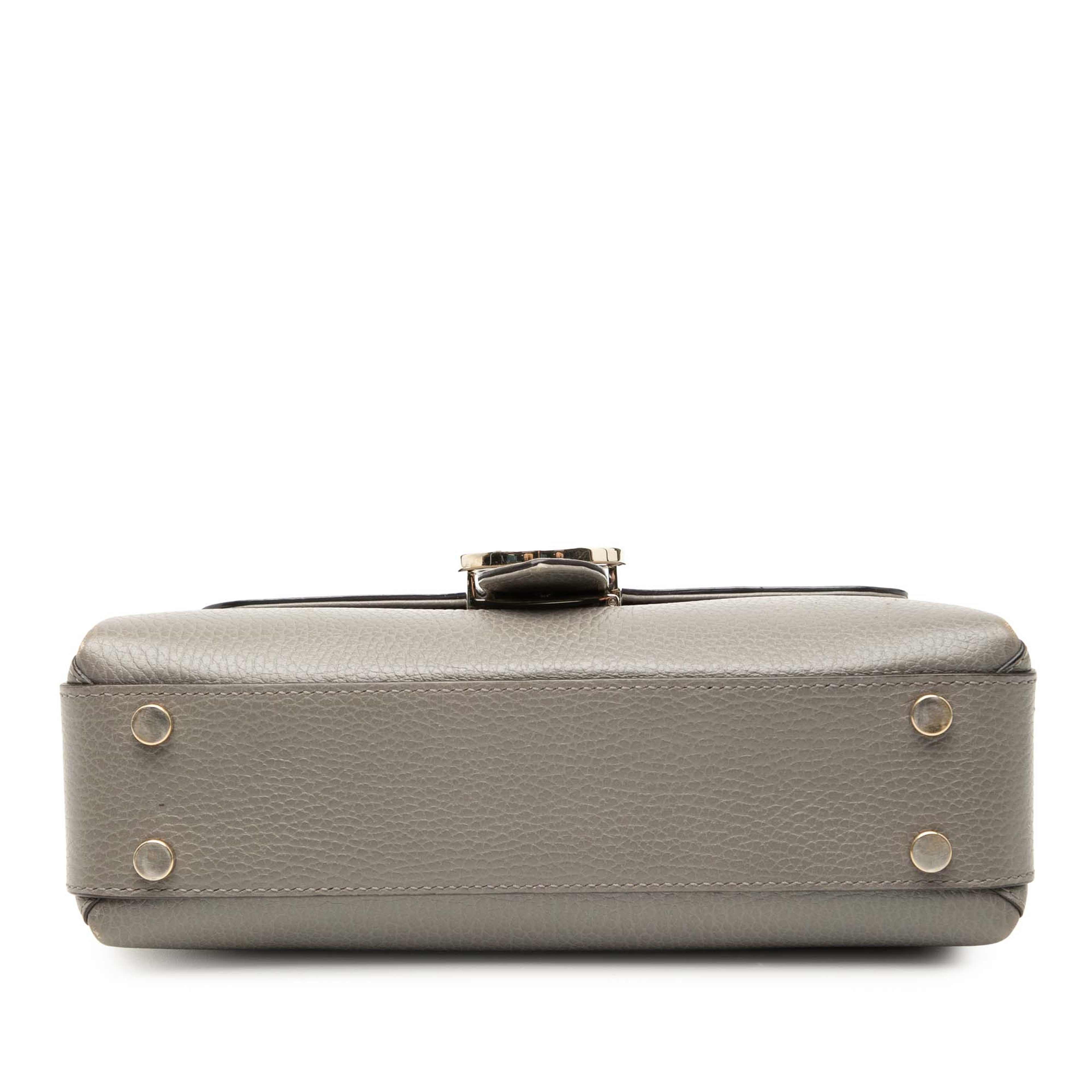 Gucci Small Dollar Calf Interlocking G Satchel, från Luxclusif, i färgen grå. Klicka för att öppna bilden i stort format