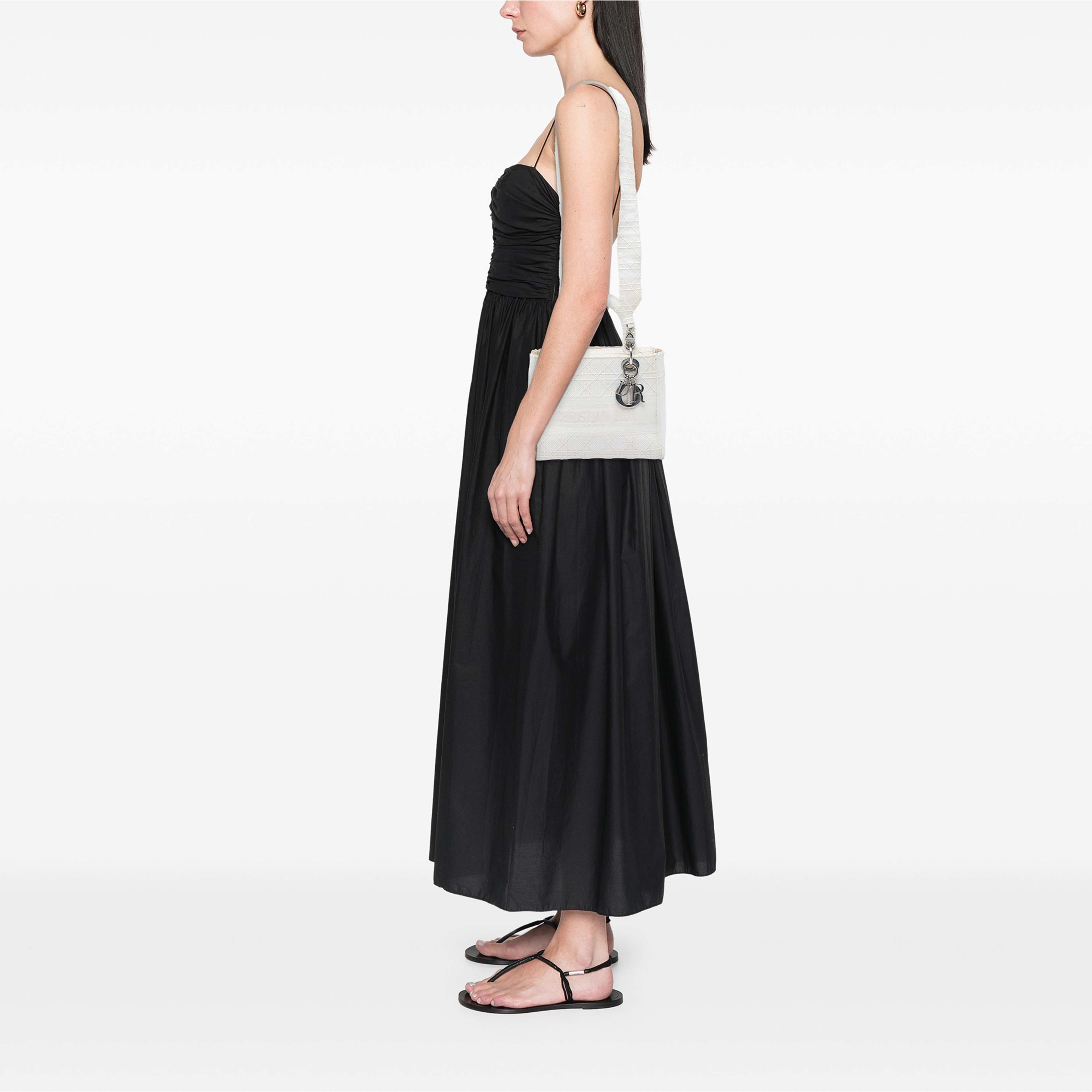 Dior Medium Embroidered Canvas Cannage Lady D Lite, från Luxclusif, i färgen vit. Klicka för att öppna bilden i stort format