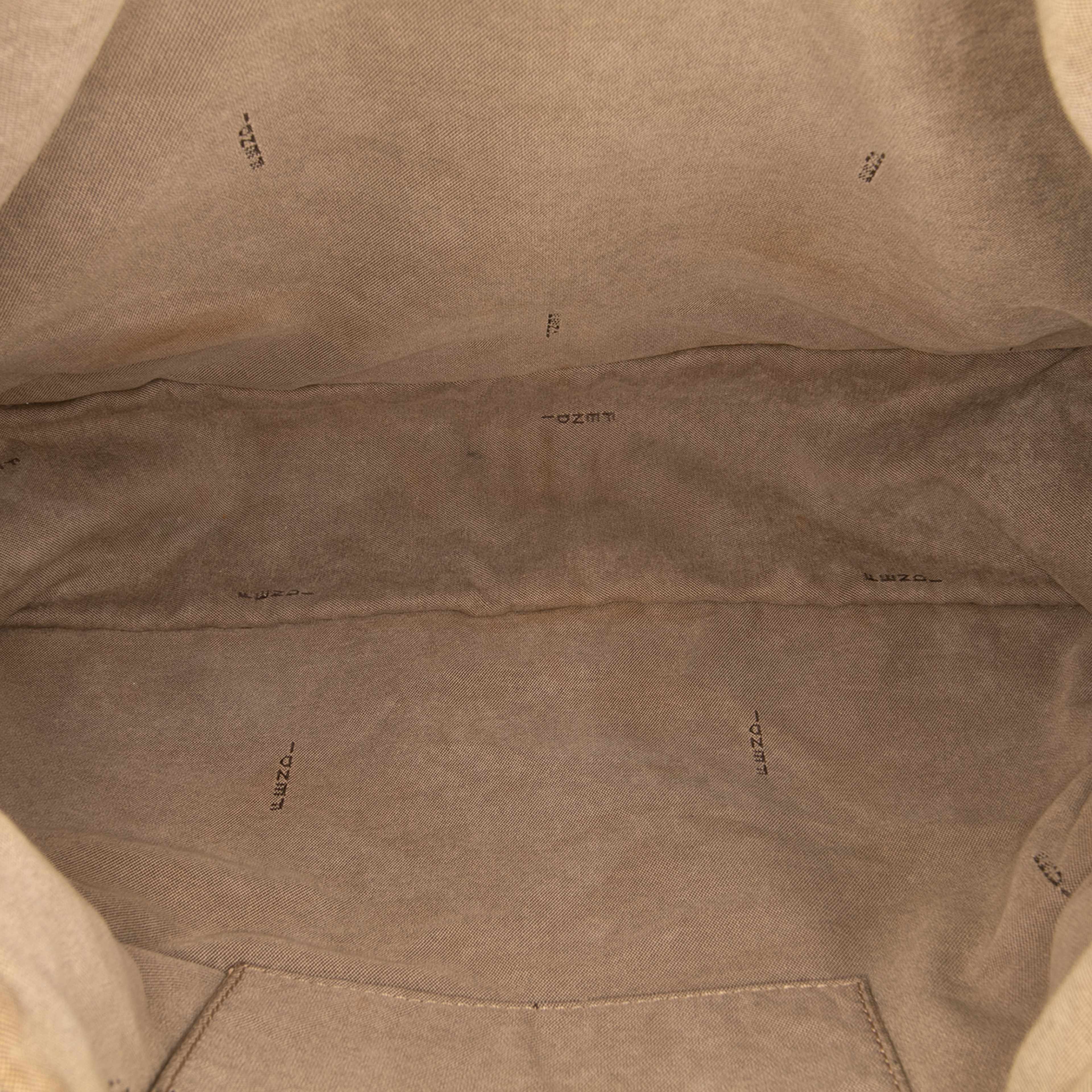 Fendi Zucchino Canvas F Charm Crossbody, från Luxclusif, i färgen beige. Klicka för att öppna bilden i stort format