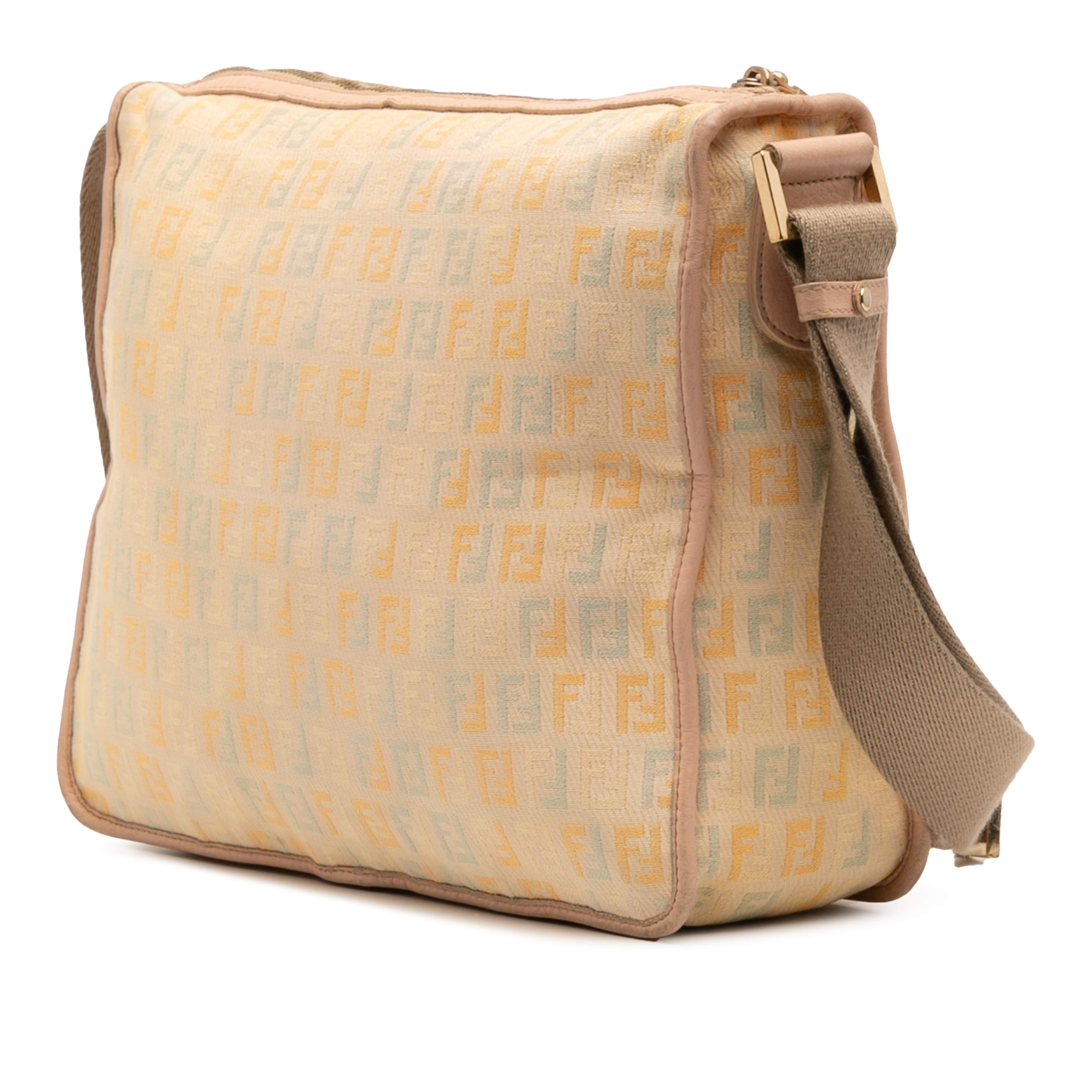 Fendi Zucchino Canvas F Charm Crossbody, från Luxclusif, i färgen beige. Klicka för att öppna bilden i stort format