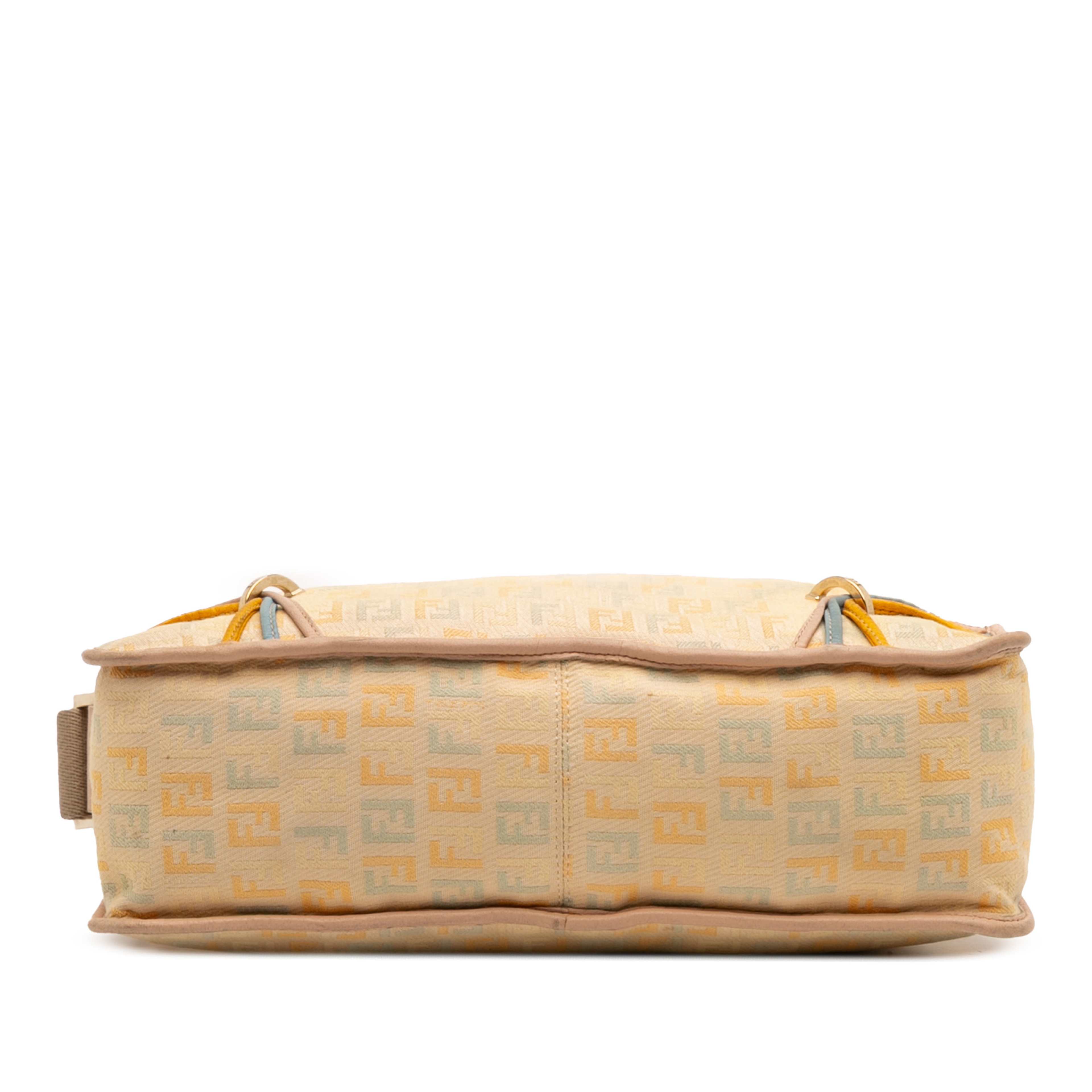 Fendi Zucchino Canvas F Charm Crossbody, från Luxclusif, i färgen beige. Klicka för att öppna bilden i stort format