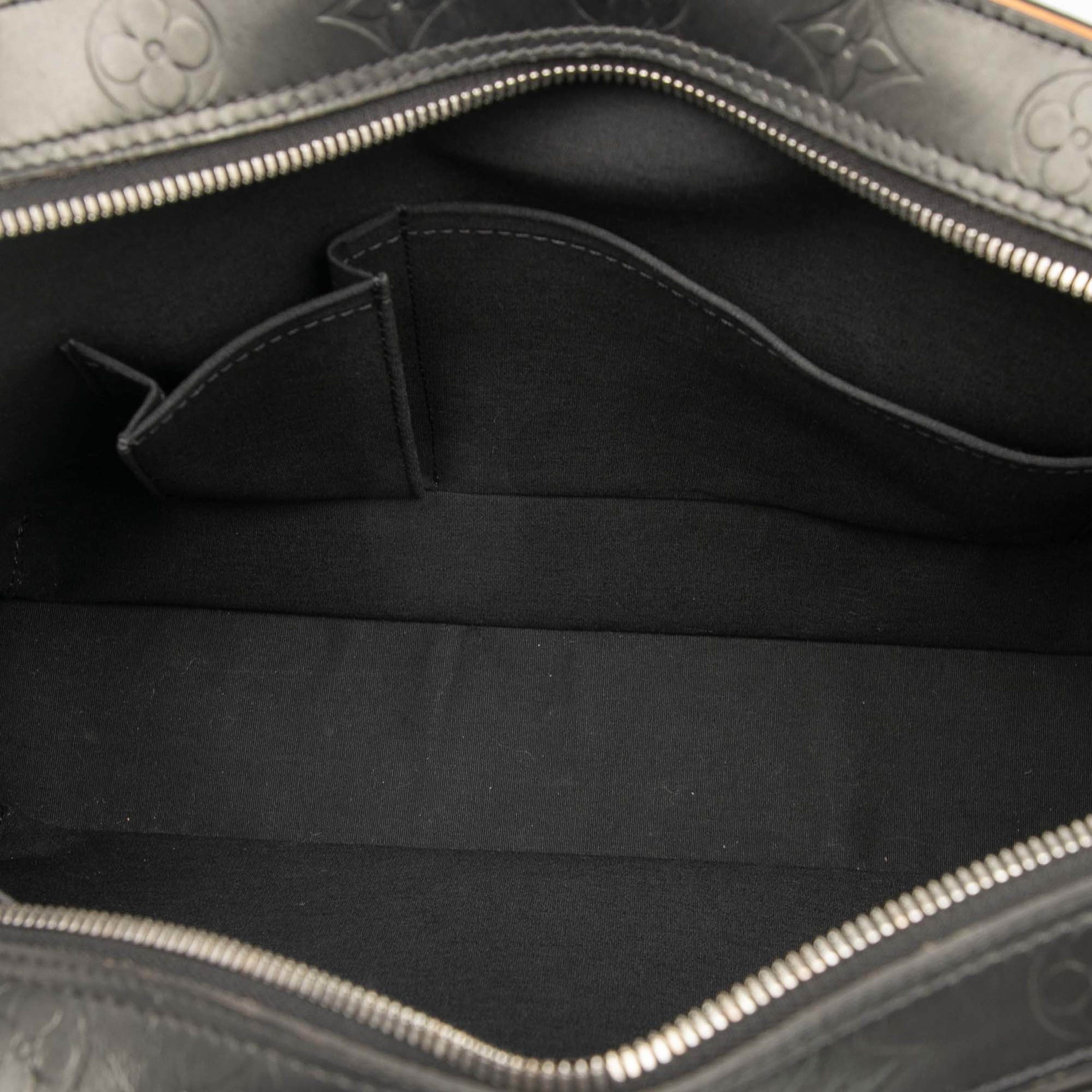 Louis Vuitton Monogram Mat Malden, från Luxclusif, i färgen dark gray. Klicka för att öppna bilden i stort format