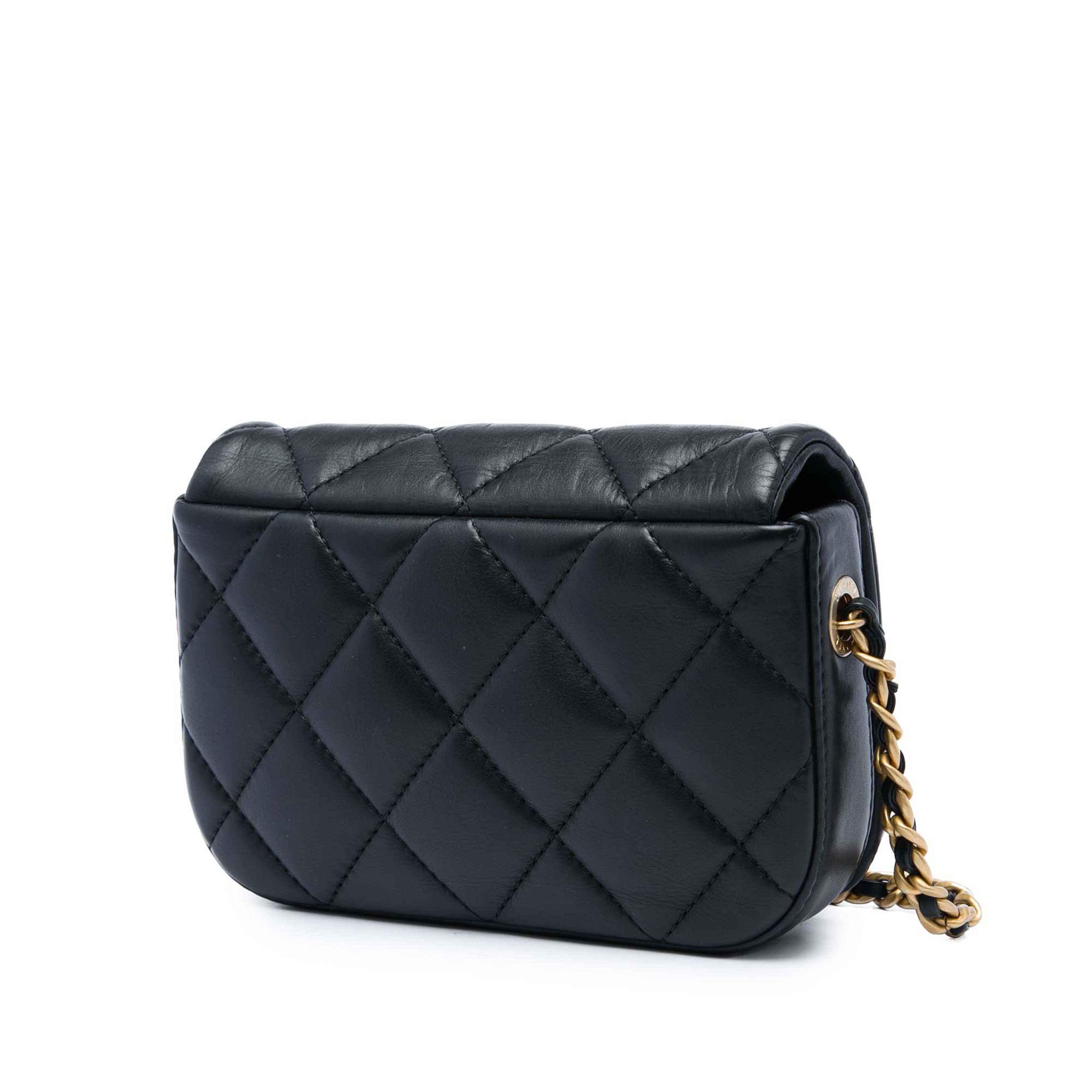 Chanel Mini Quilted Calfskin Nailed Cc Flap, från Luxclusif, i färgen svart. Klicka för att öppna bilden i stort format
