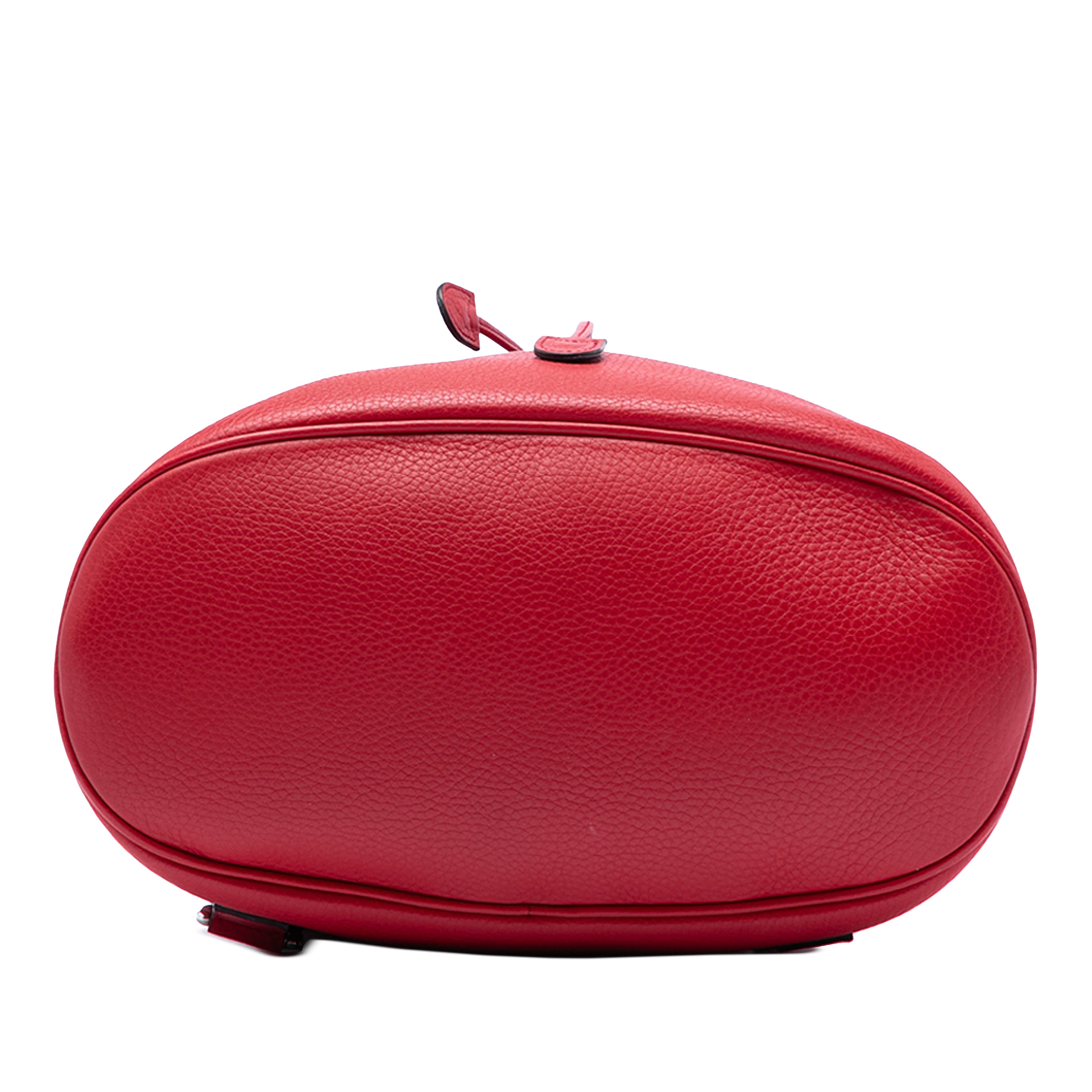 Gucci Small Pebbled Calfskin Soho Drawstring Backpack, från Luxclusif, i färgen red. Klicka för att öppna bilden i stort format
