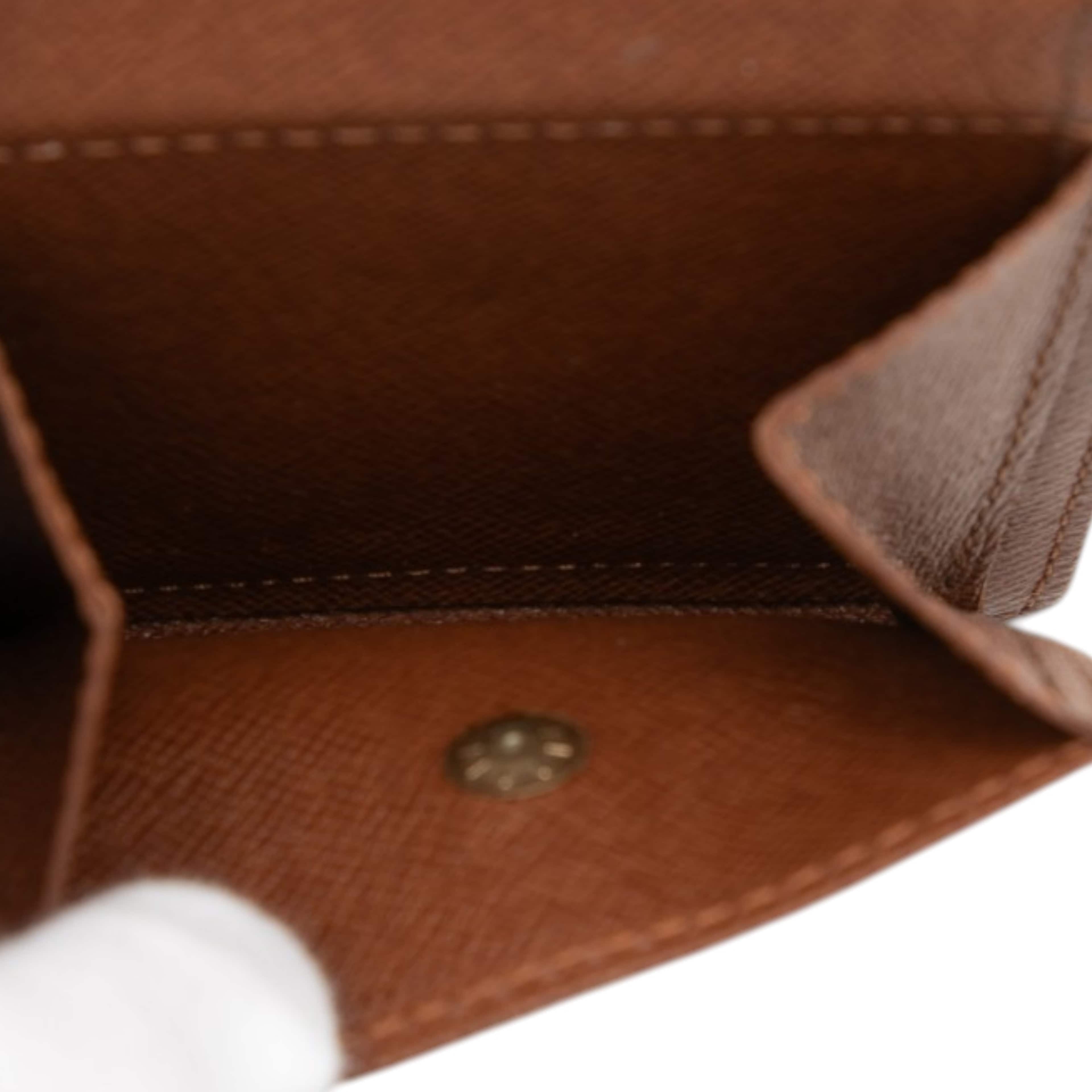 Louis Vuitton Monogram Portefeuille Marco Wallet, från Luxclusif, i färgen brown. Klicka för att öppna bilden i stort format