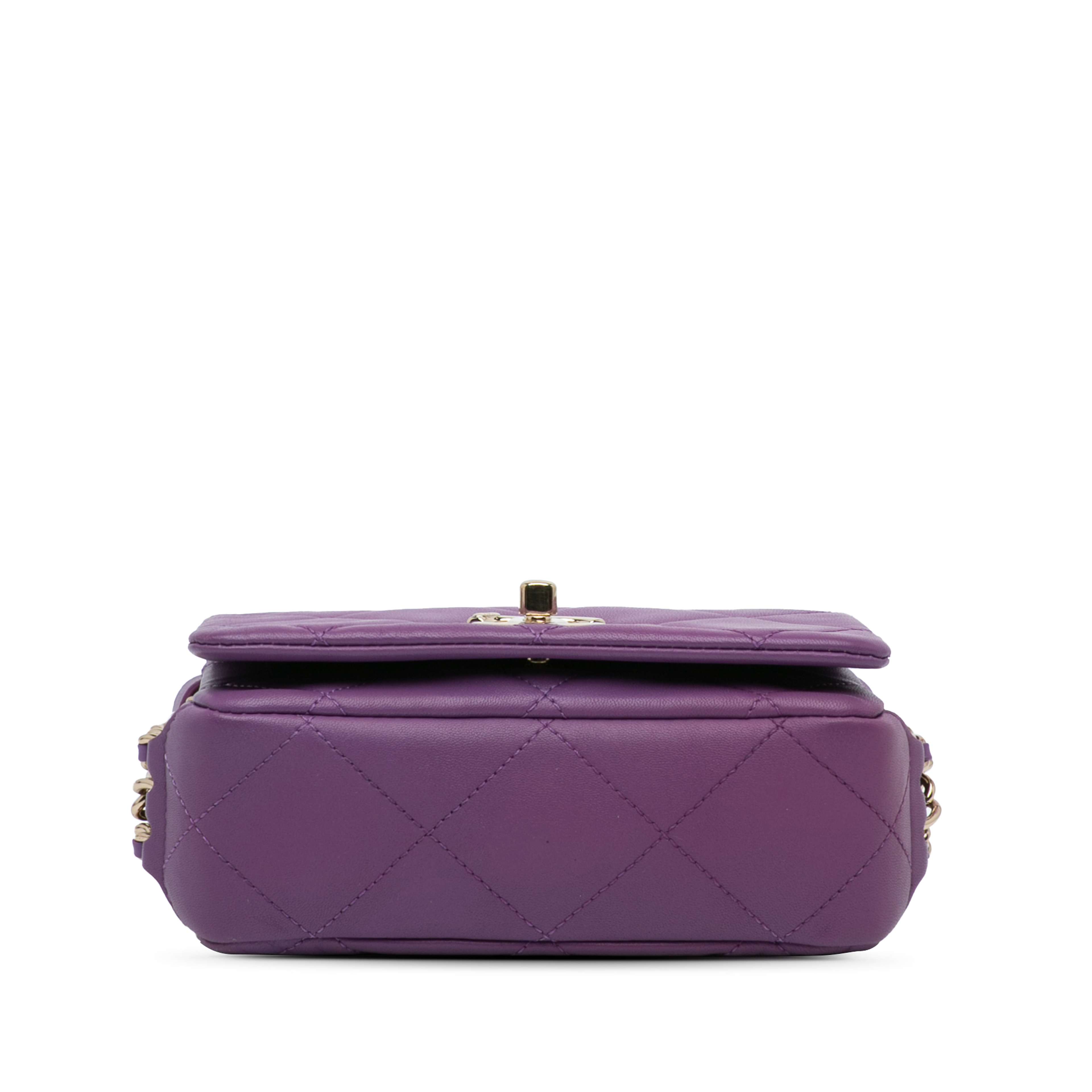 Chanel Mini Lambskin Triple Chain Full Flap, från Luxclusif, i färgen purpur. Klicka för att öppna bilden i stort format