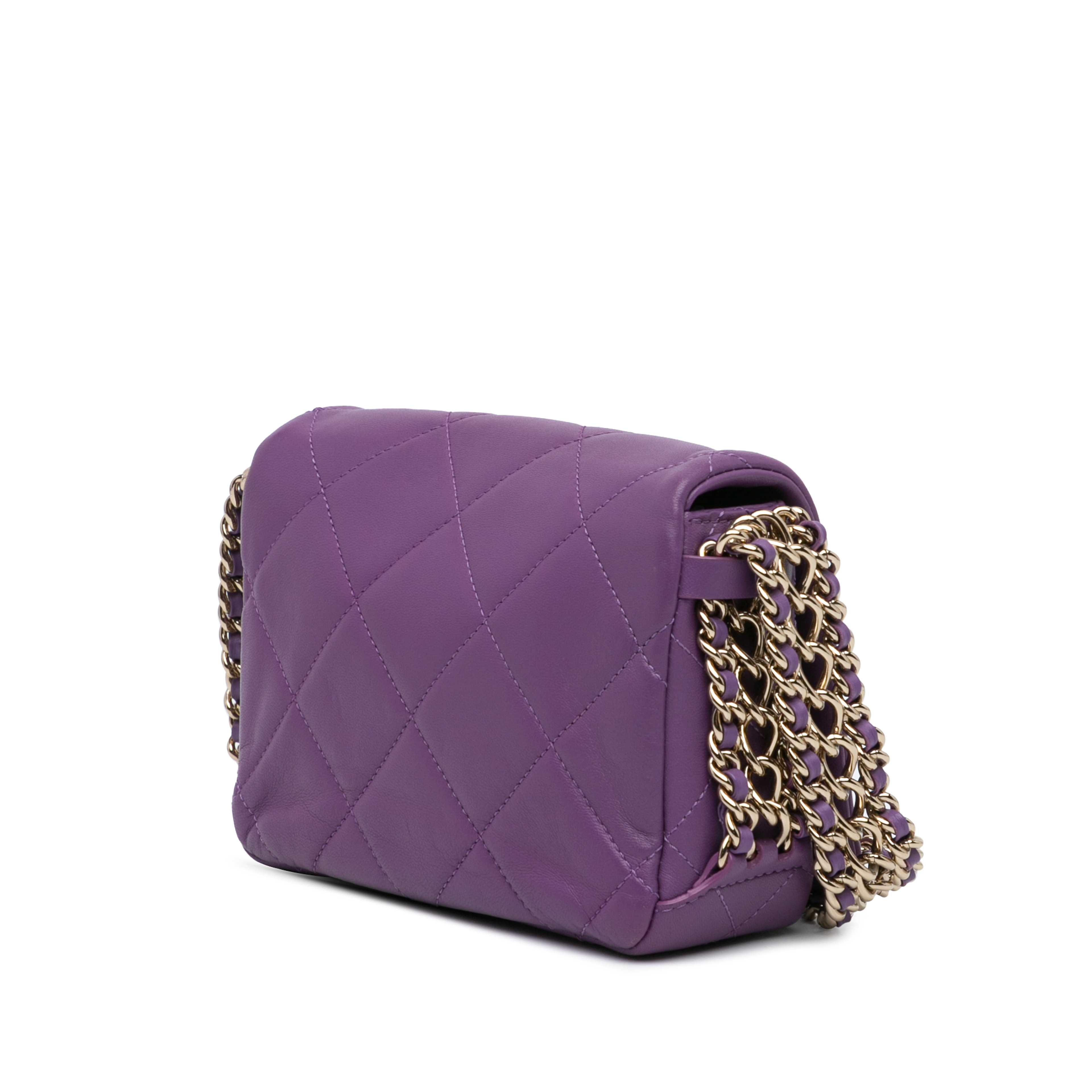 Chanel Mini Lambskin Triple Chain Full Flap, från Luxclusif, i färgen purple. Klicka för att öppna bilden i stort format