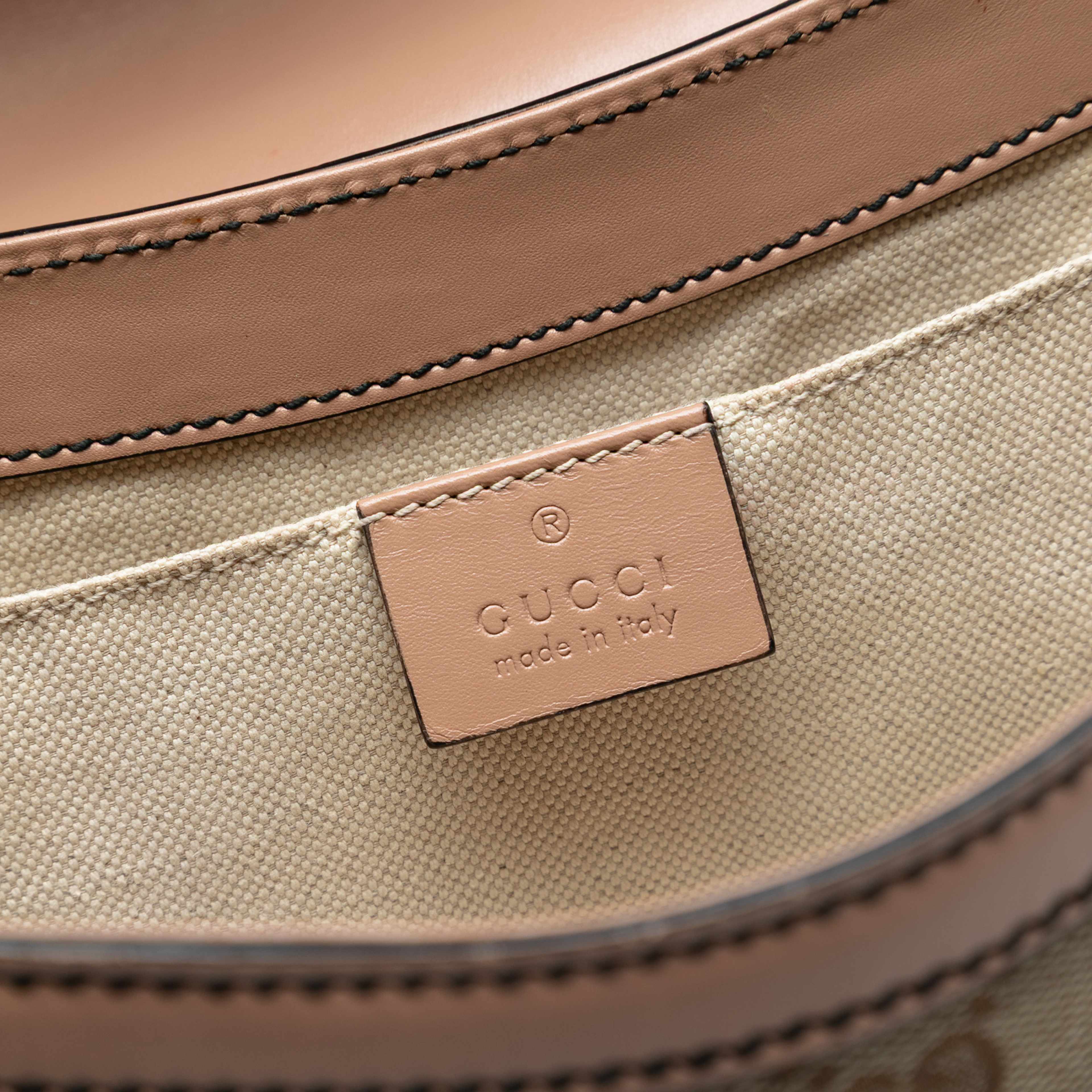 Gucci Medium Gg Canvas Emily Shoulder Bag, från Luxclusif, i färgen beige. Klicka för att öppna bilden i stort format