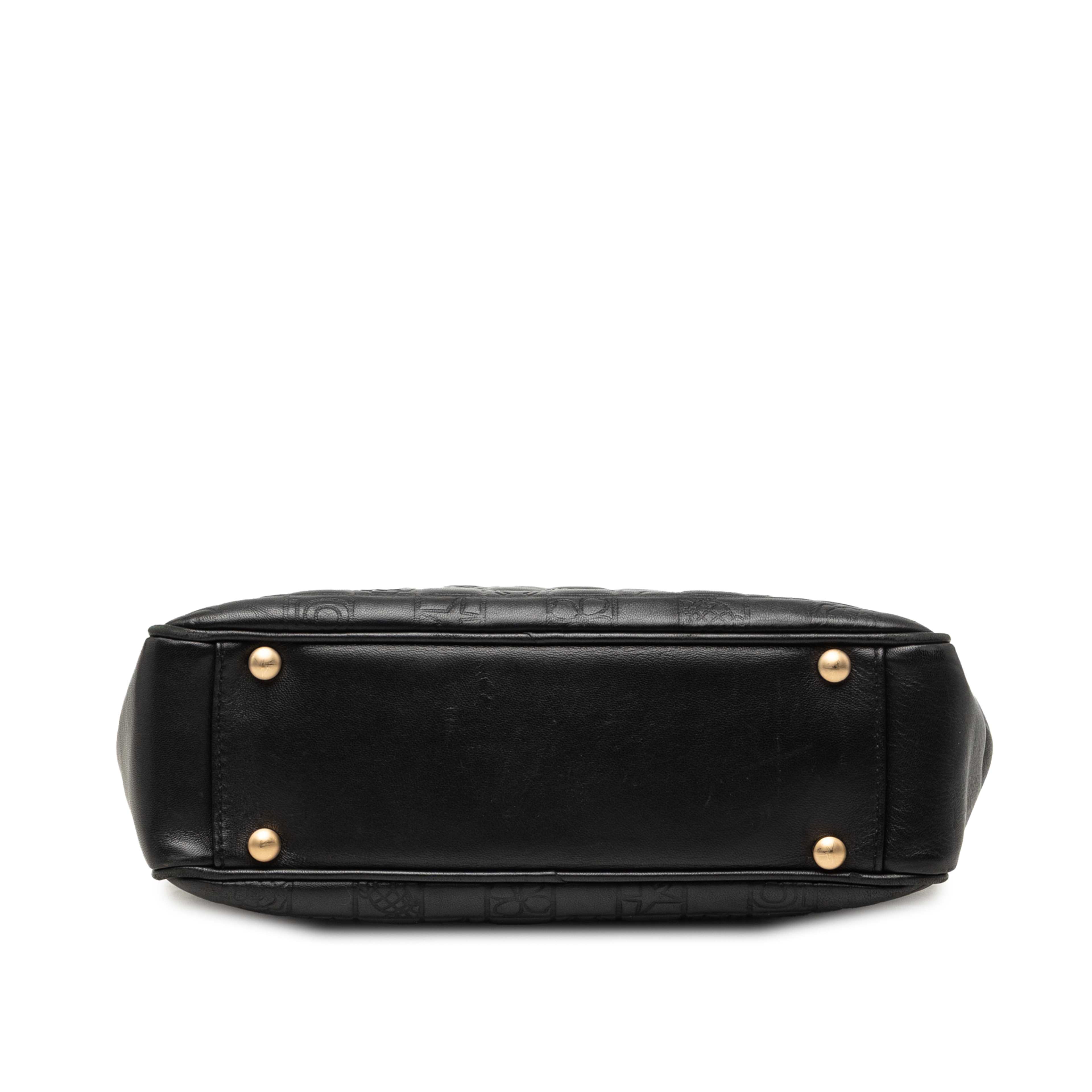 Chanel Cc Embossed Lambskin Precious Symbols Tote, från Luxclusif, i färgen svart. Klicka för att öppna bilden i stort format