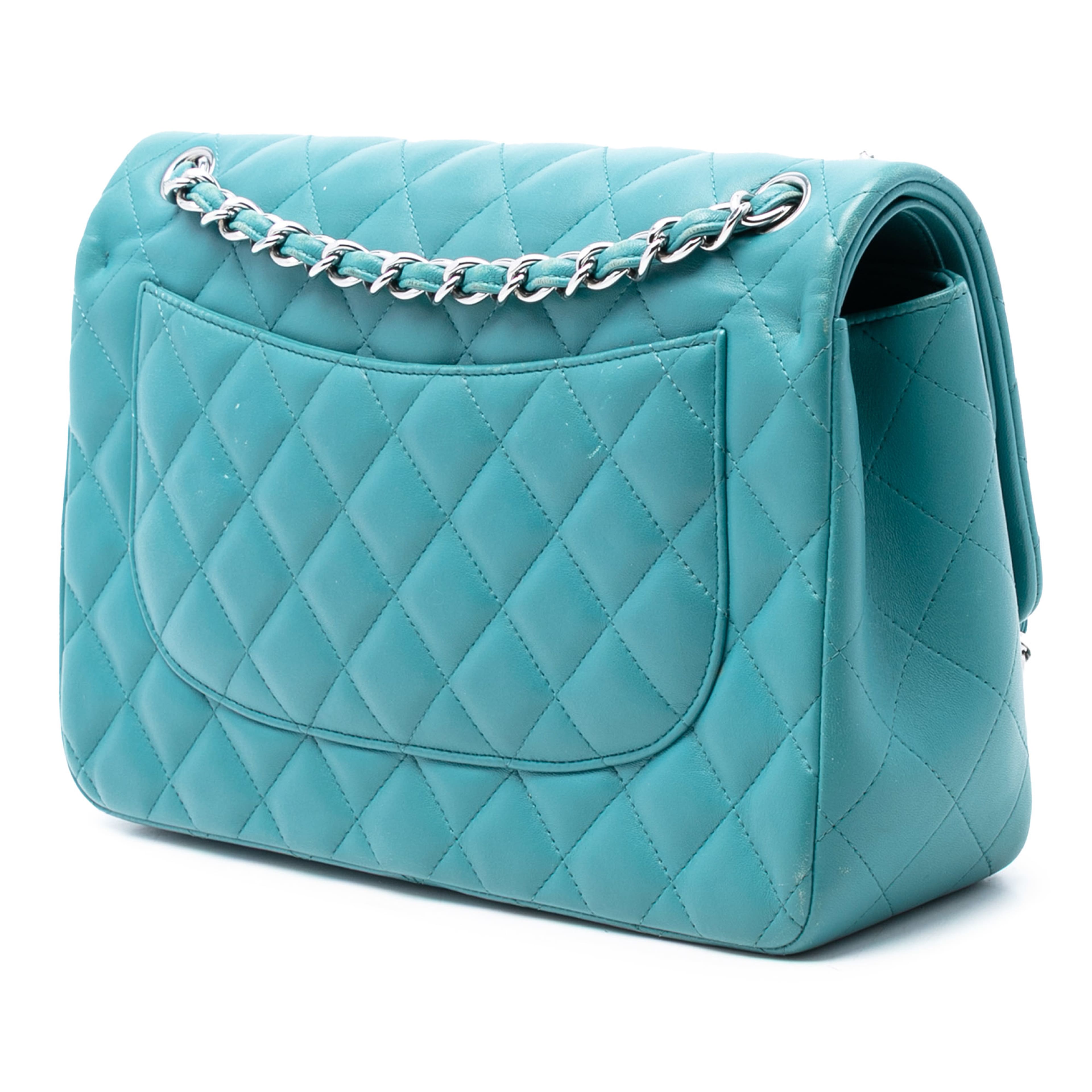 Chanel Jumbo Classic Lambskin Double Flap, från Luxclusif, i färgen aqua. Klicka för att öppna bilden i stort format