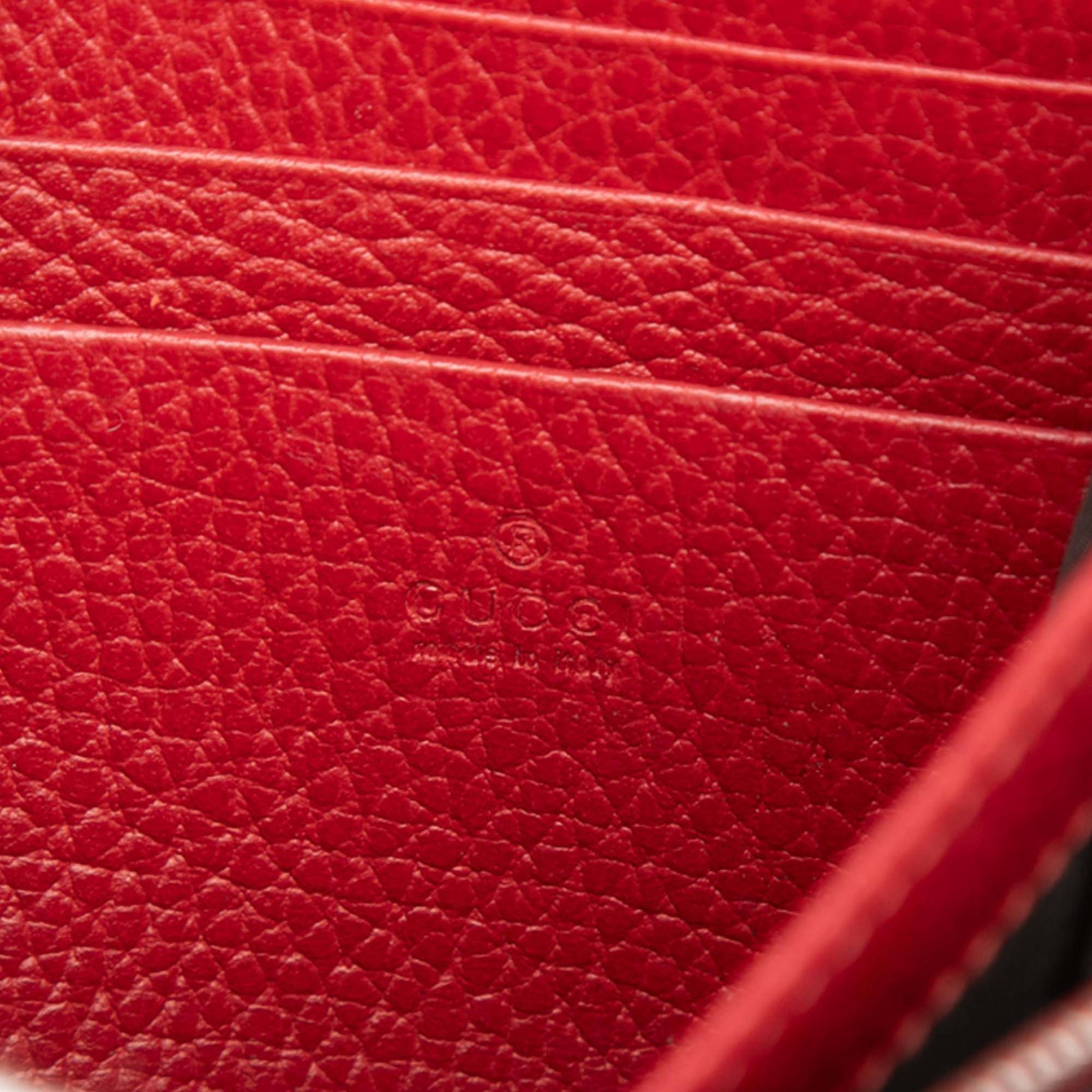 Gucci Calfskin Dionysus Wallet On Chain, från Luxclusif, i färgen röd. Klicka för att öppna bilden i stort format
