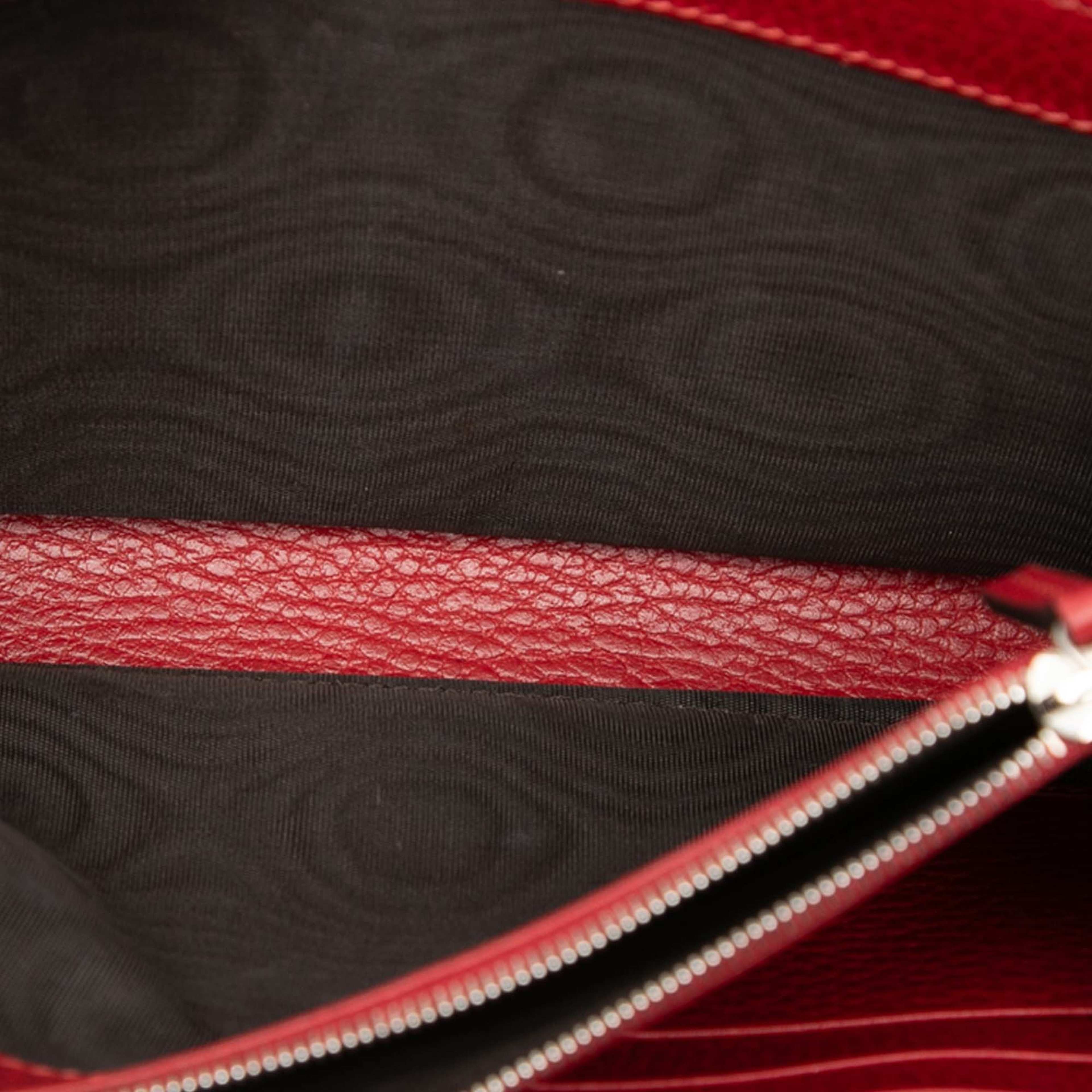 Gucci Calfskin Dionysus Wallet On Chain, från Luxclusif, i färgen röd. Klicka för att öppna bilden i stort format