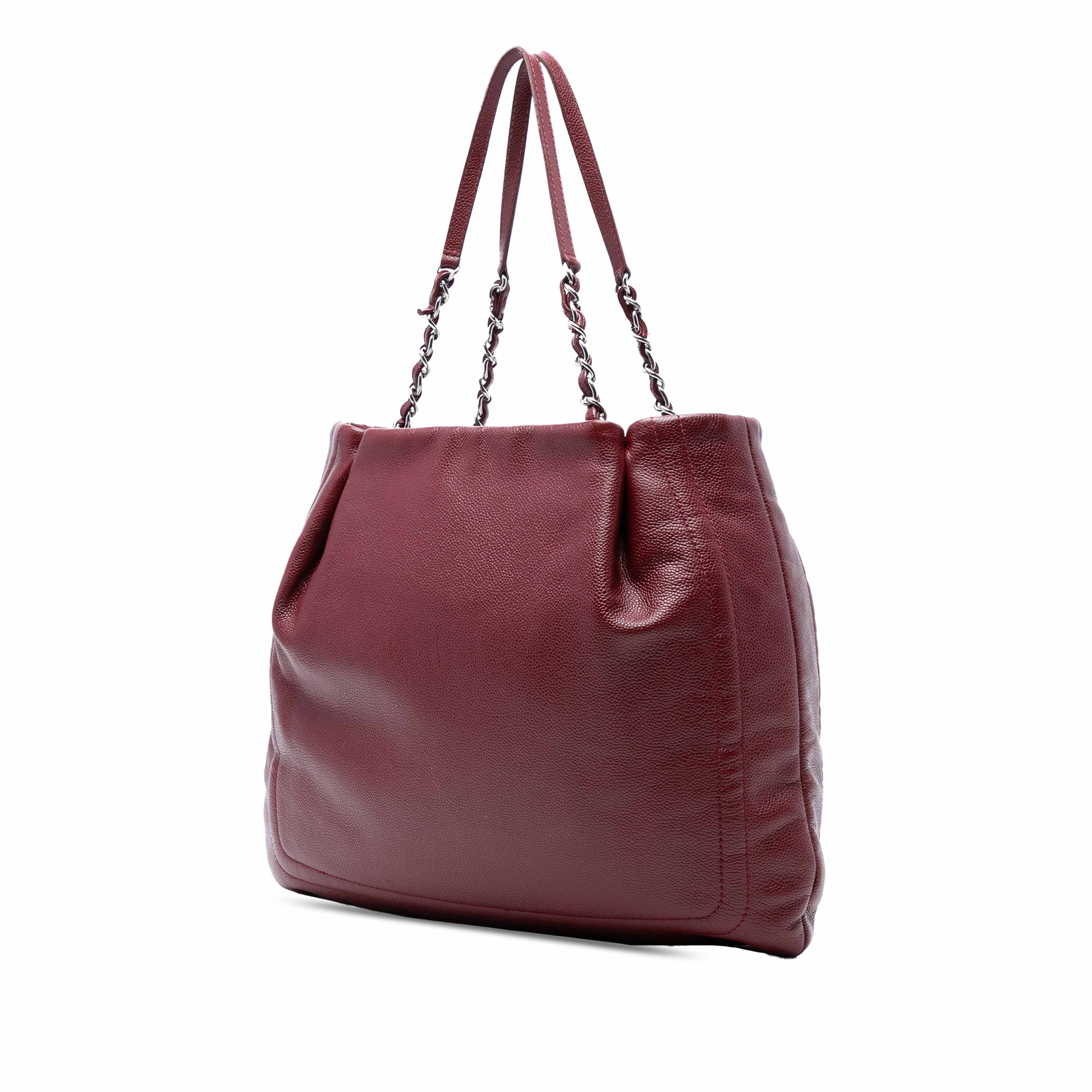 Chanel Cc Caviar Tote, från Luxclusif, i färgen dark red. Klicka för att öppna bilden i stort format