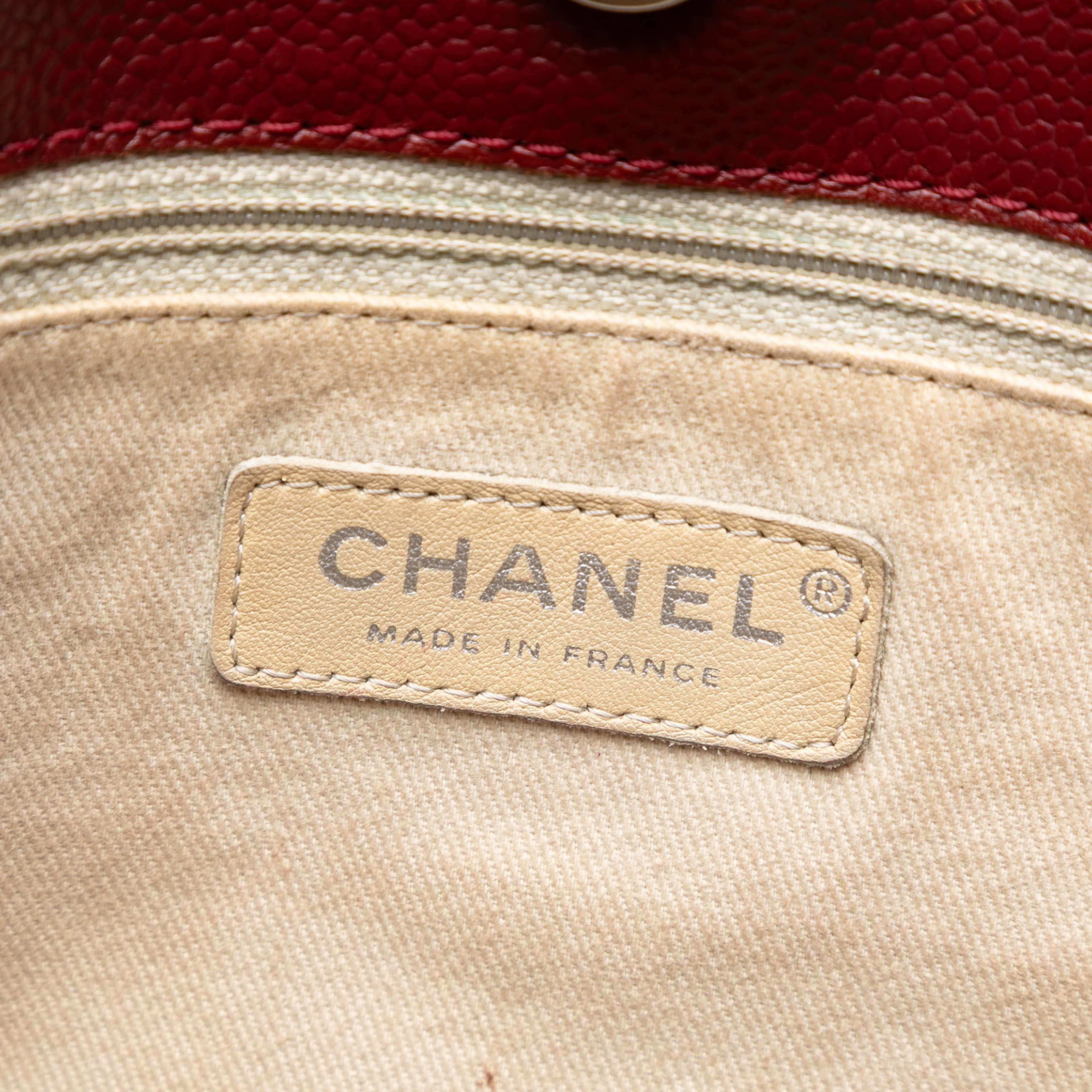 Chanel Cc Caviar Tote, från Luxclusif, i färgen dark red. Klicka för att öppna bilden i stort format