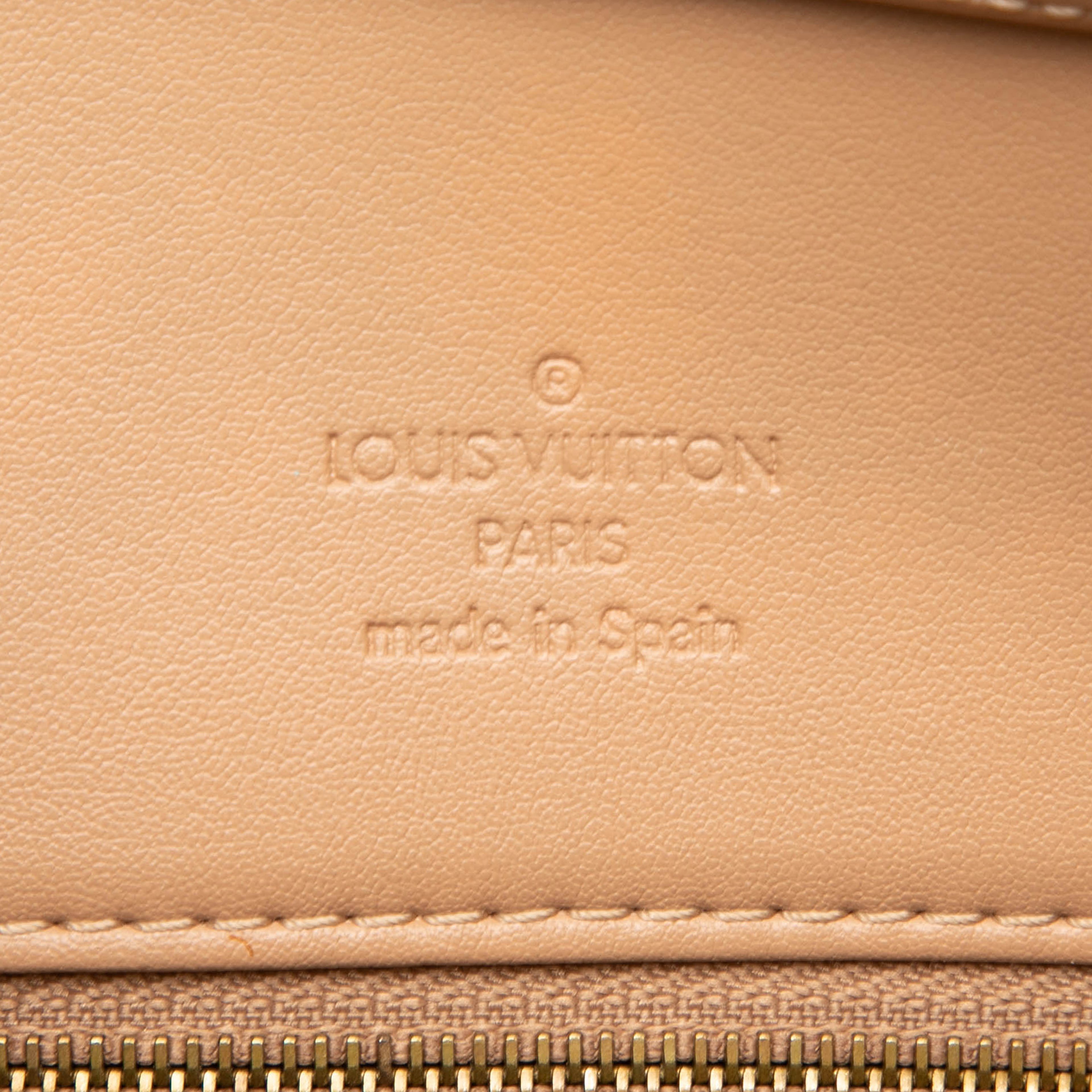 Louis Vuitton Monogram Vernis Houston, från Luxclusif, i färgen beige. Klicka för att öppna bilden i stort format