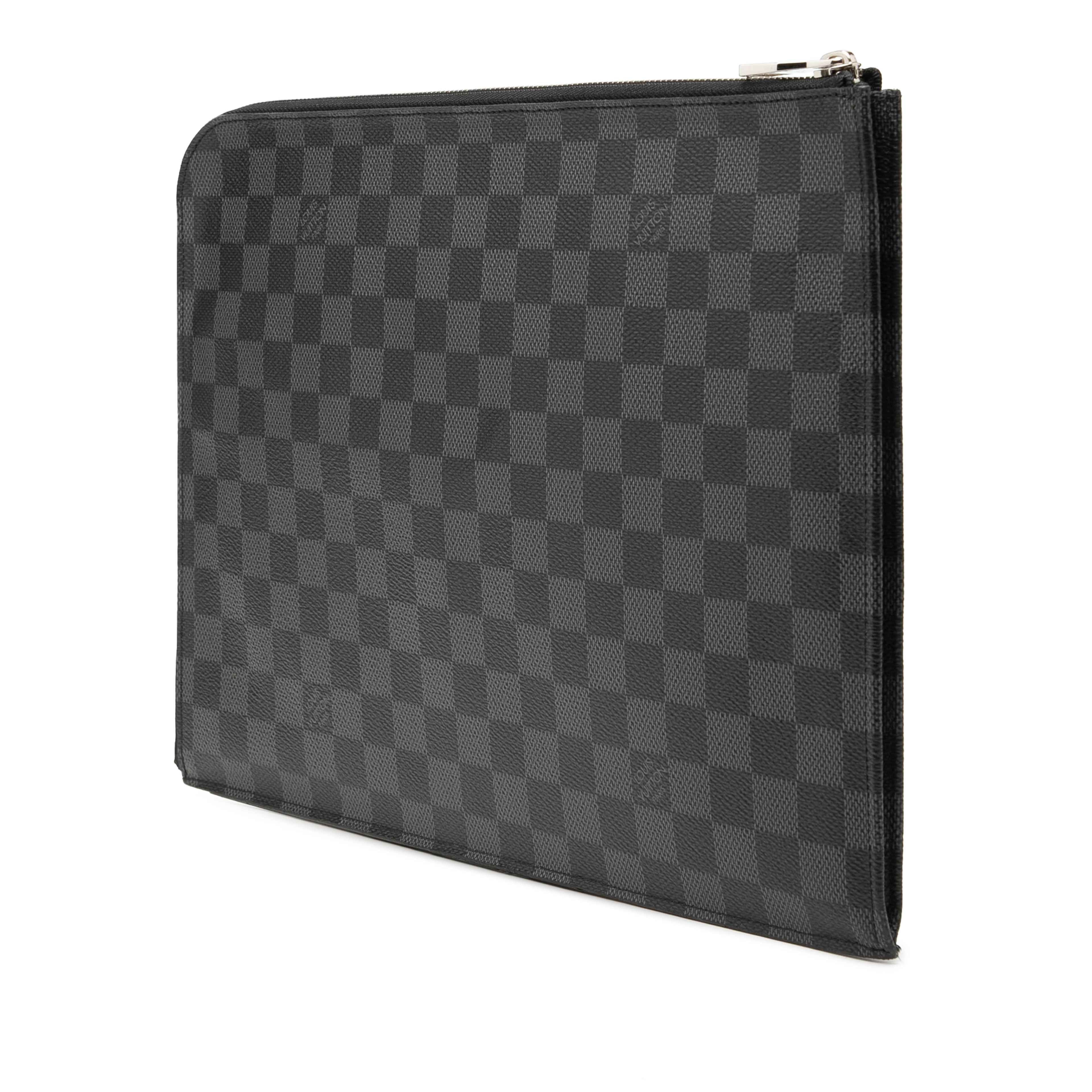 Louis Vuitton Damier Graphite Pochette Jour Gm, från Luxclusif, i färgen black. Klicka för att öppna bilden i stort format