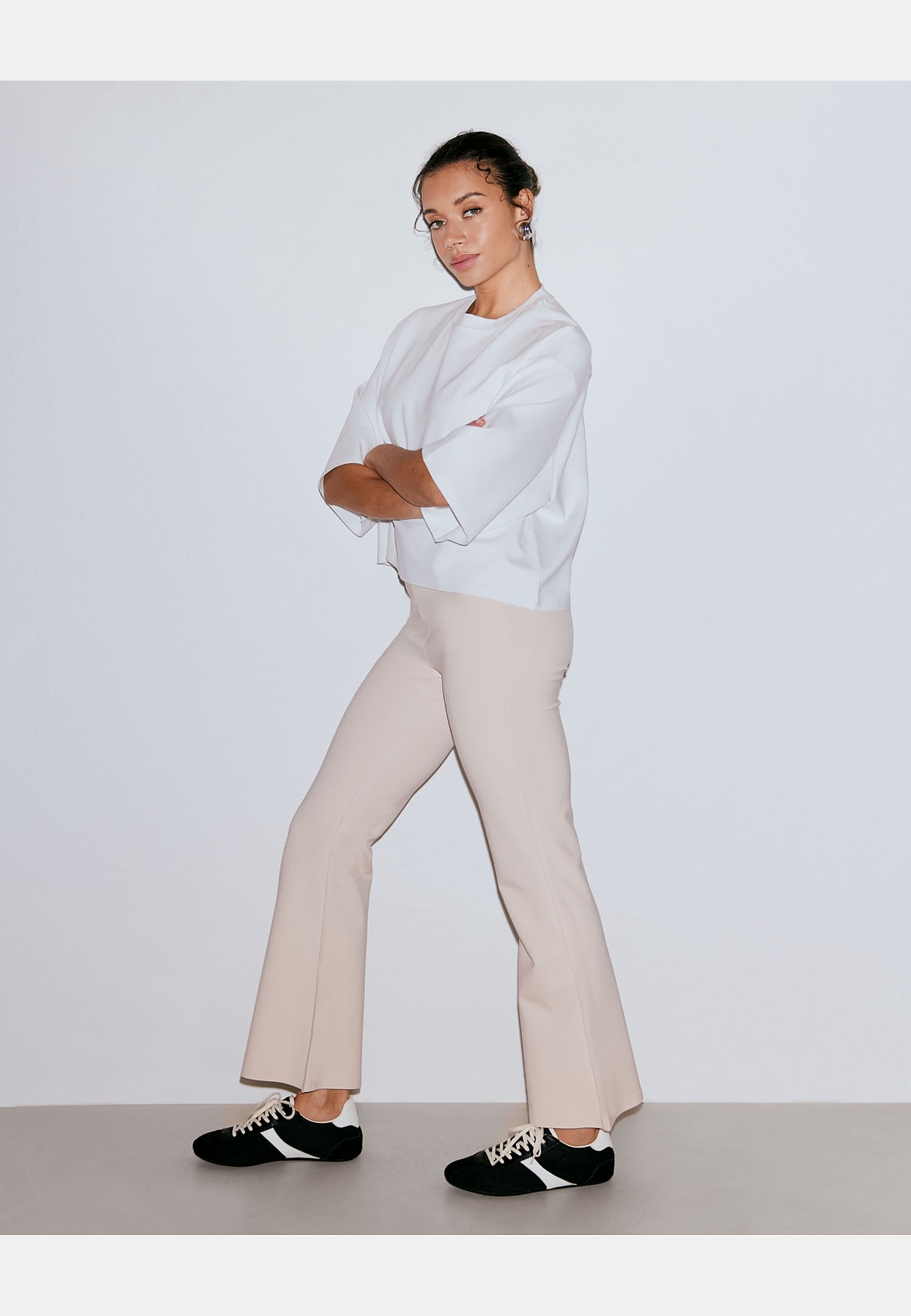 Luxe Flare Leggings, från aim'n, i färgen sand. Klicka för att öppna bilden i stort format