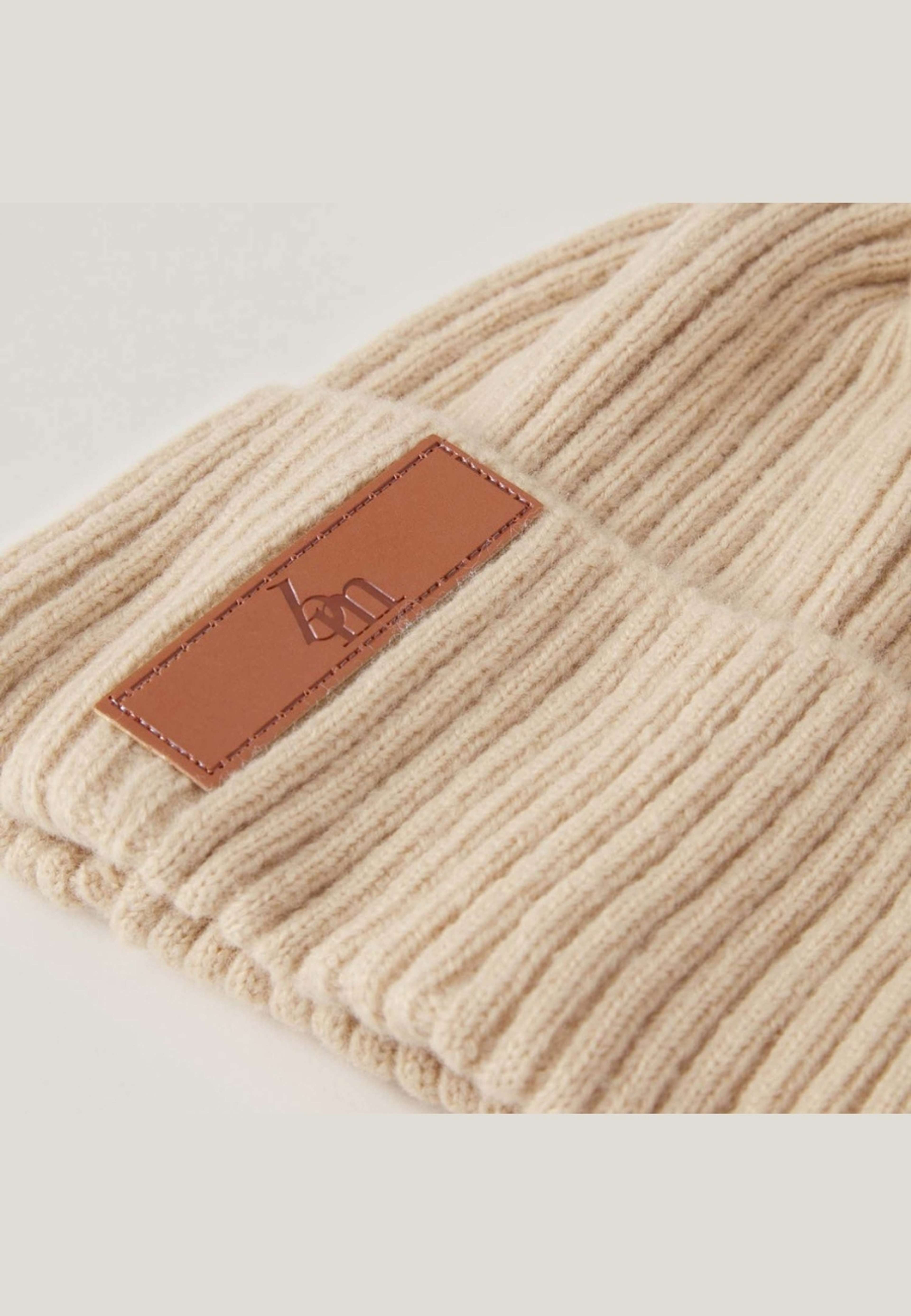 Beanie - Vuxen, från BabyMocs, i färgen beige. Klicka för att öppna bilden i stort format