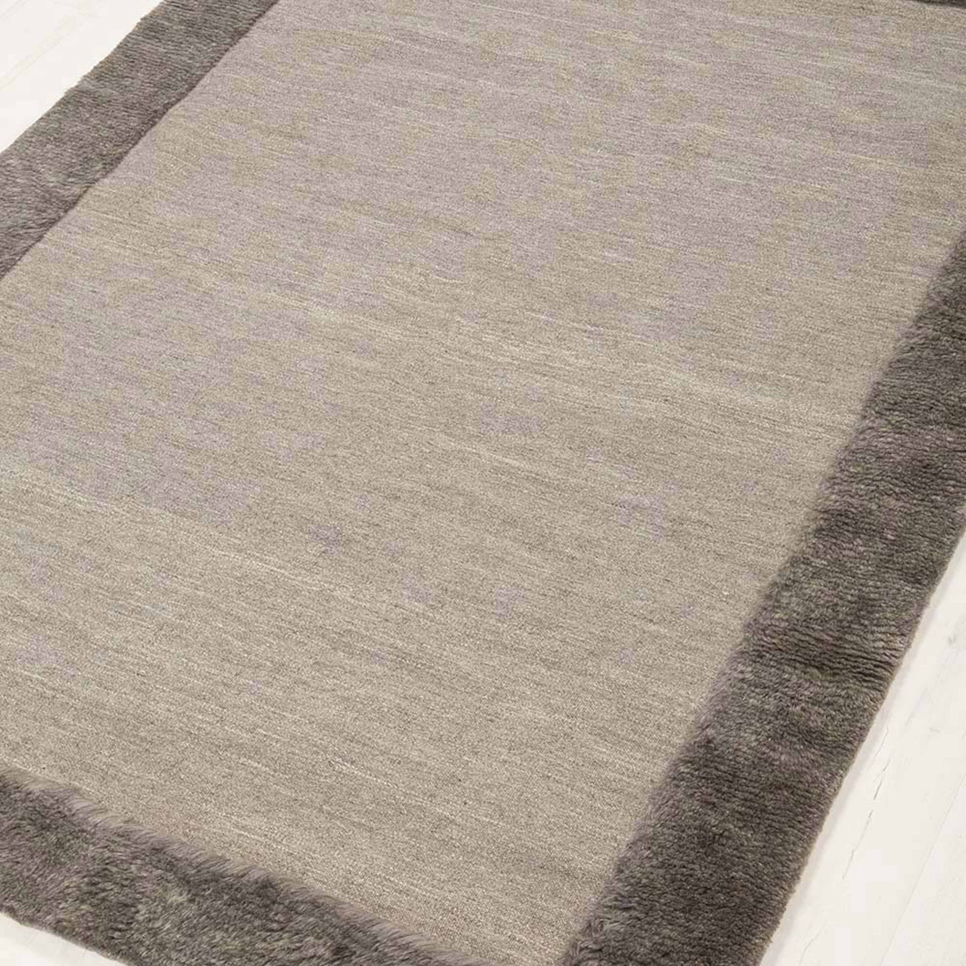 Gelene 170x230cm, från Bargi, i färgen grey. Klicka för att öppna bilden i stort format