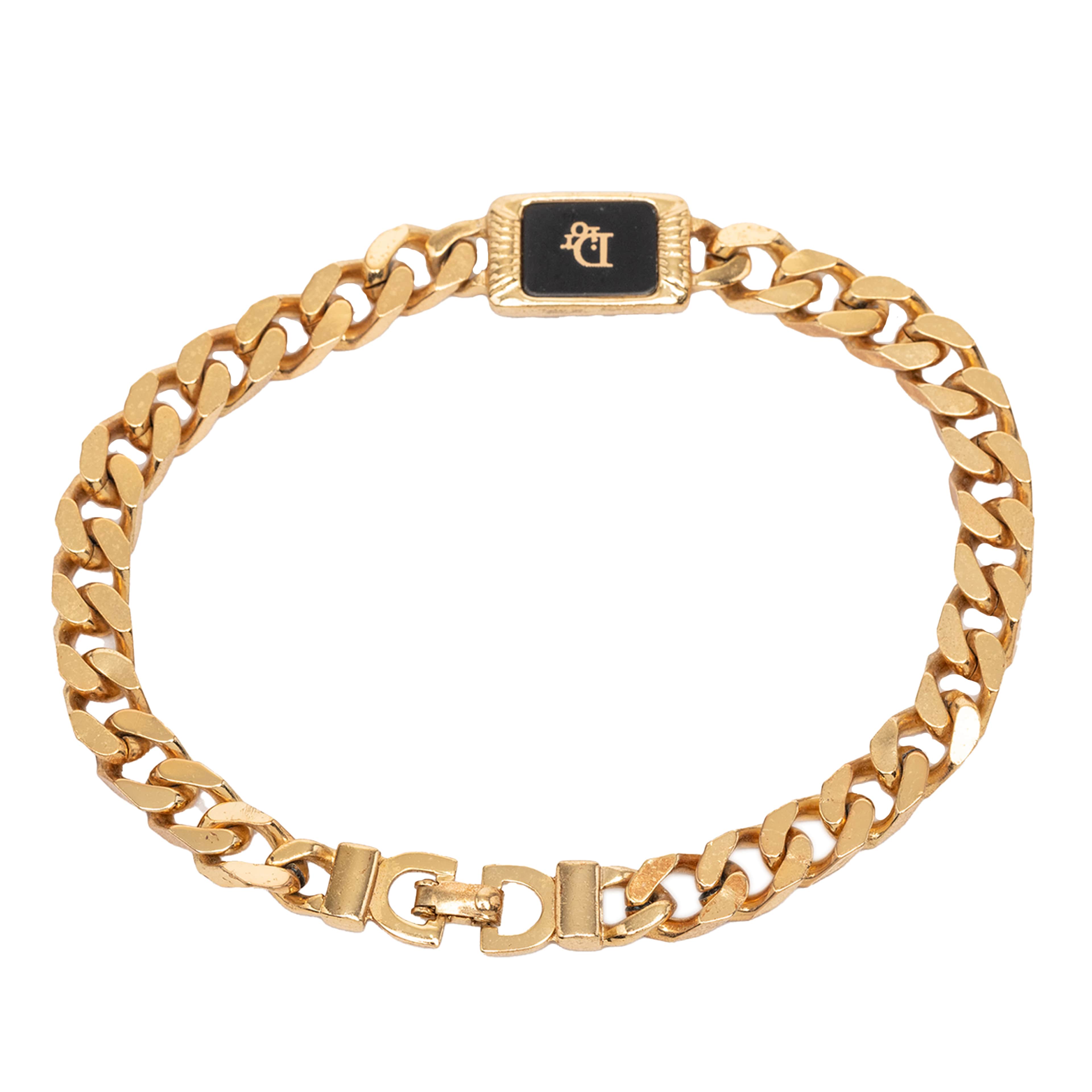 Dior Gold Plated Enamel Logo Plaque Chain Bracelet, från Luxclusif, i färgen gold. Klicka för att öppna bilden i stort format