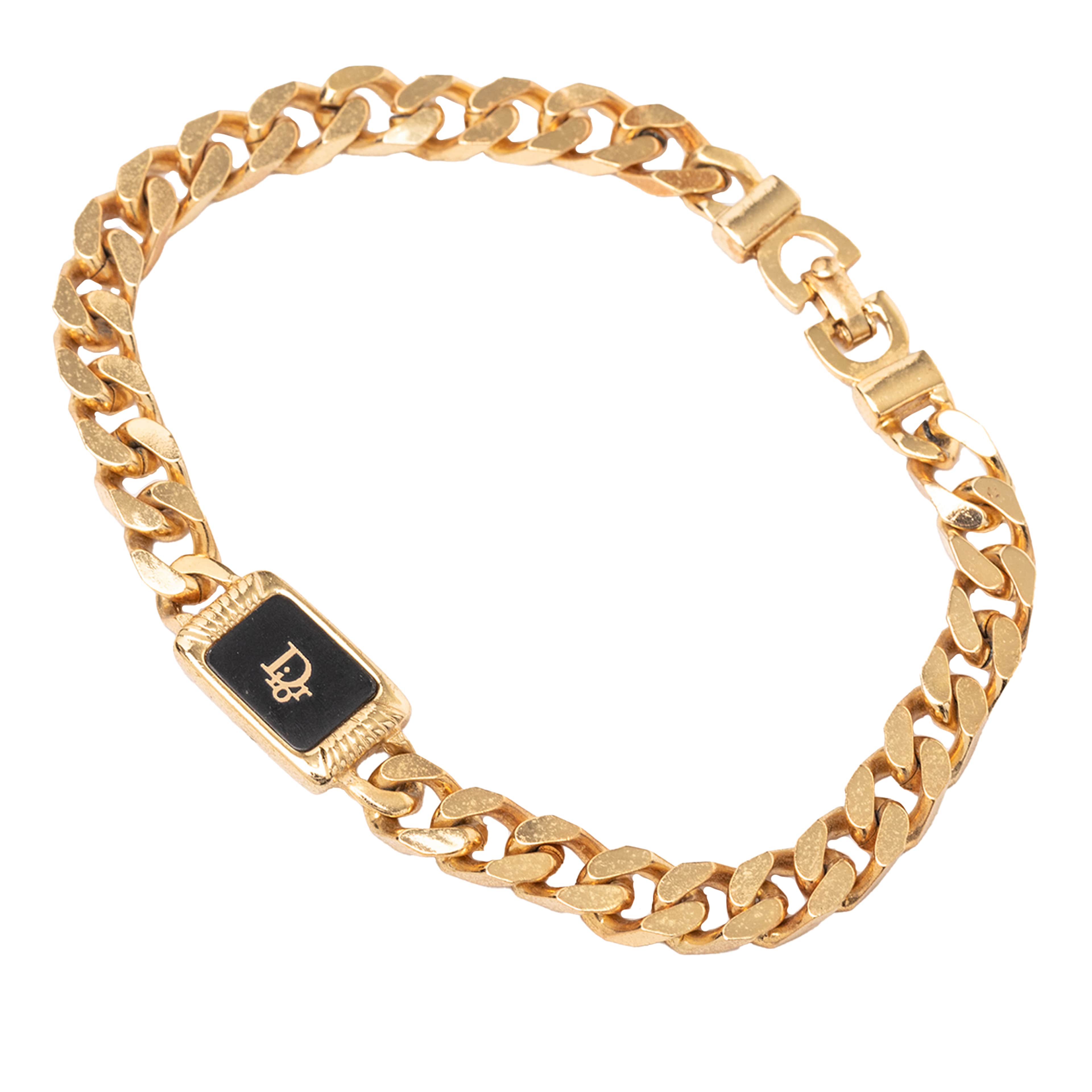 Dior Gold Plated Enamel Logo Plaque Chain Bracelet, från Luxclusif, i färgen gold. Klicka för att öppna bilden i stort format