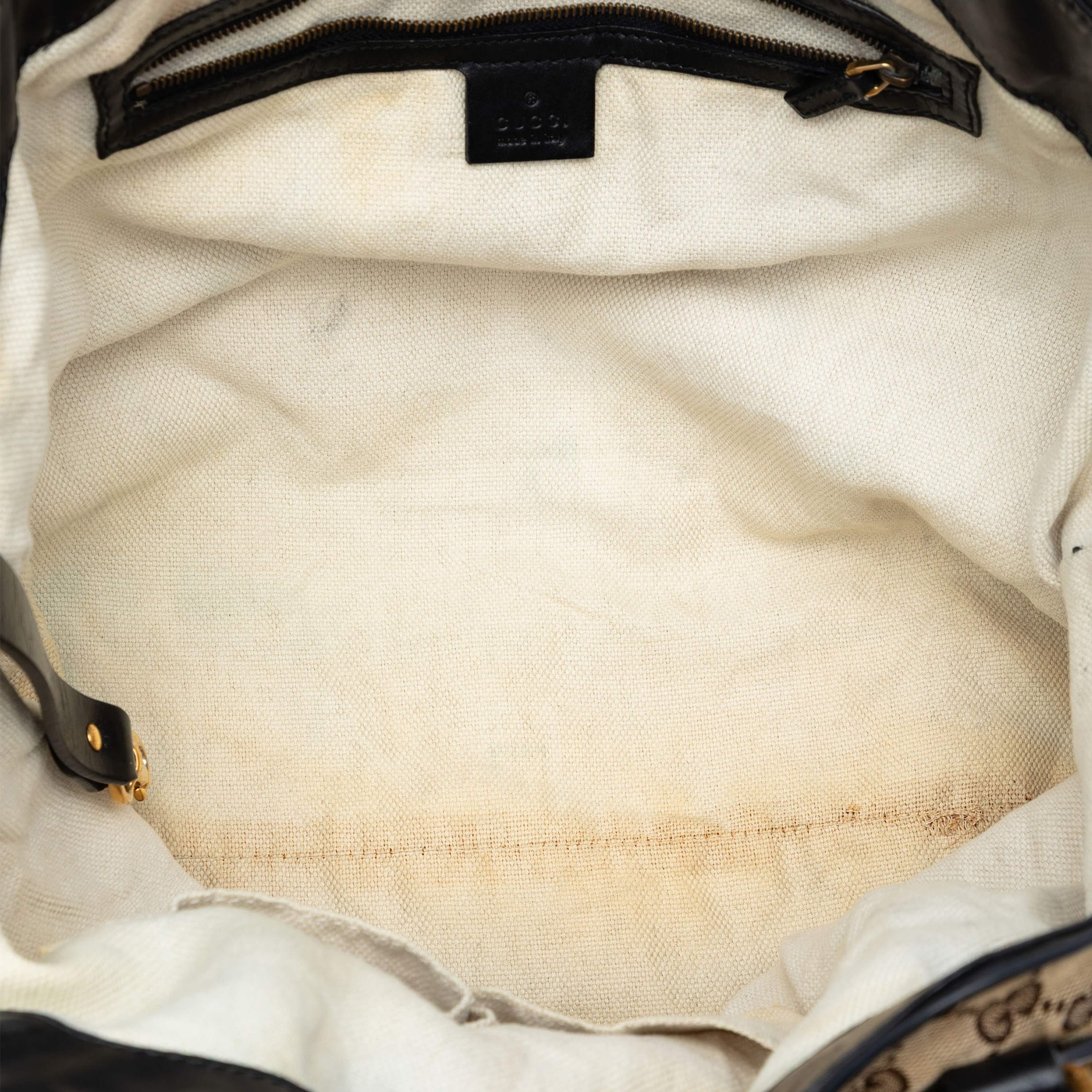 Gucci Gg Canvas Patti Studed Hobo, från Luxclusif, i färgen beige. Klicka för att öppna bilden i stort format