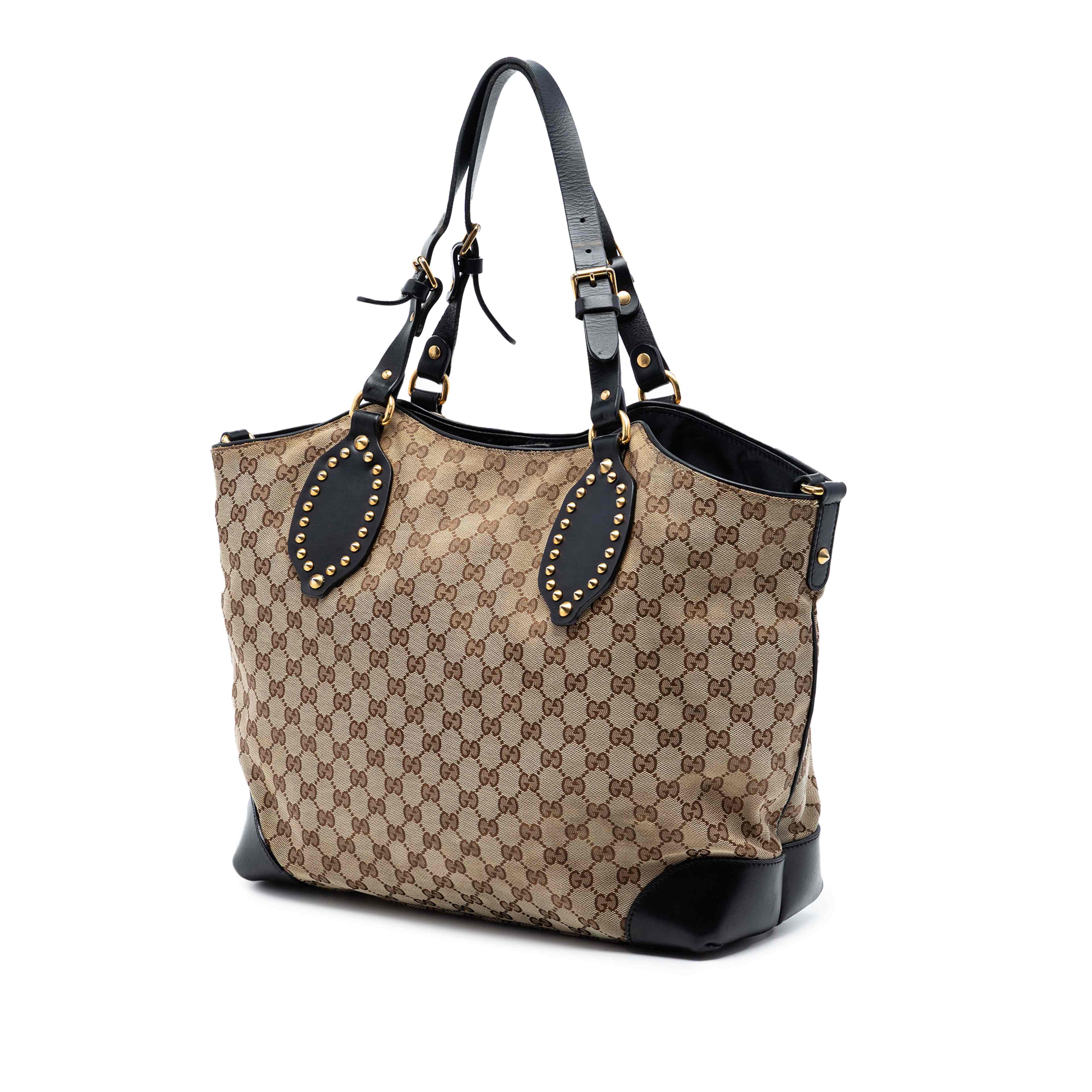 Gucci Gg Canvas Patti Studed Hobo, från Luxclusif, i färgen beige. Klicka för att öppna bilden i stort format