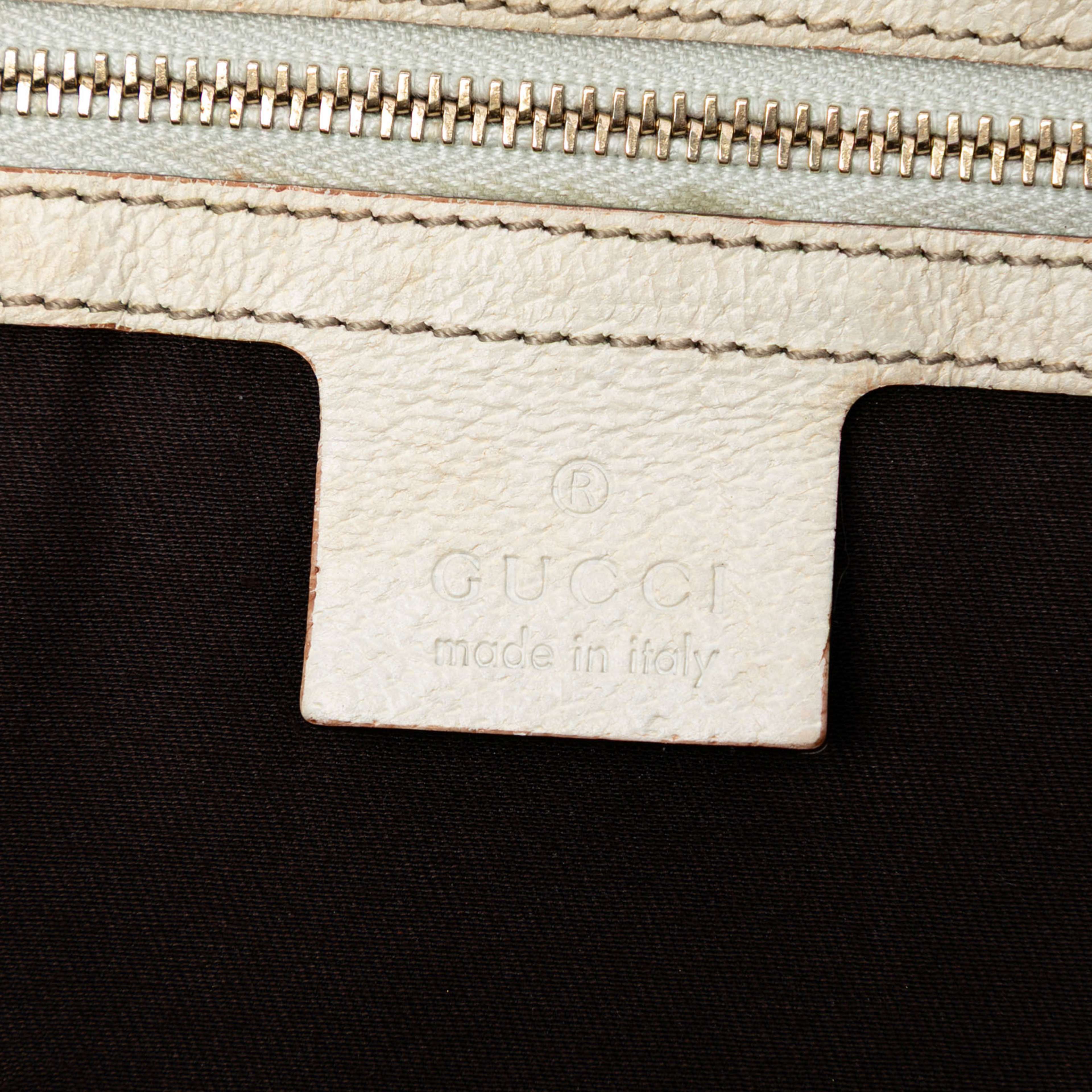 Gucci Medium Gg Canvas Charmy Shoulder Bag, från Luxclusif, i färgen beige. Klicka för att öppna bilden i stort format