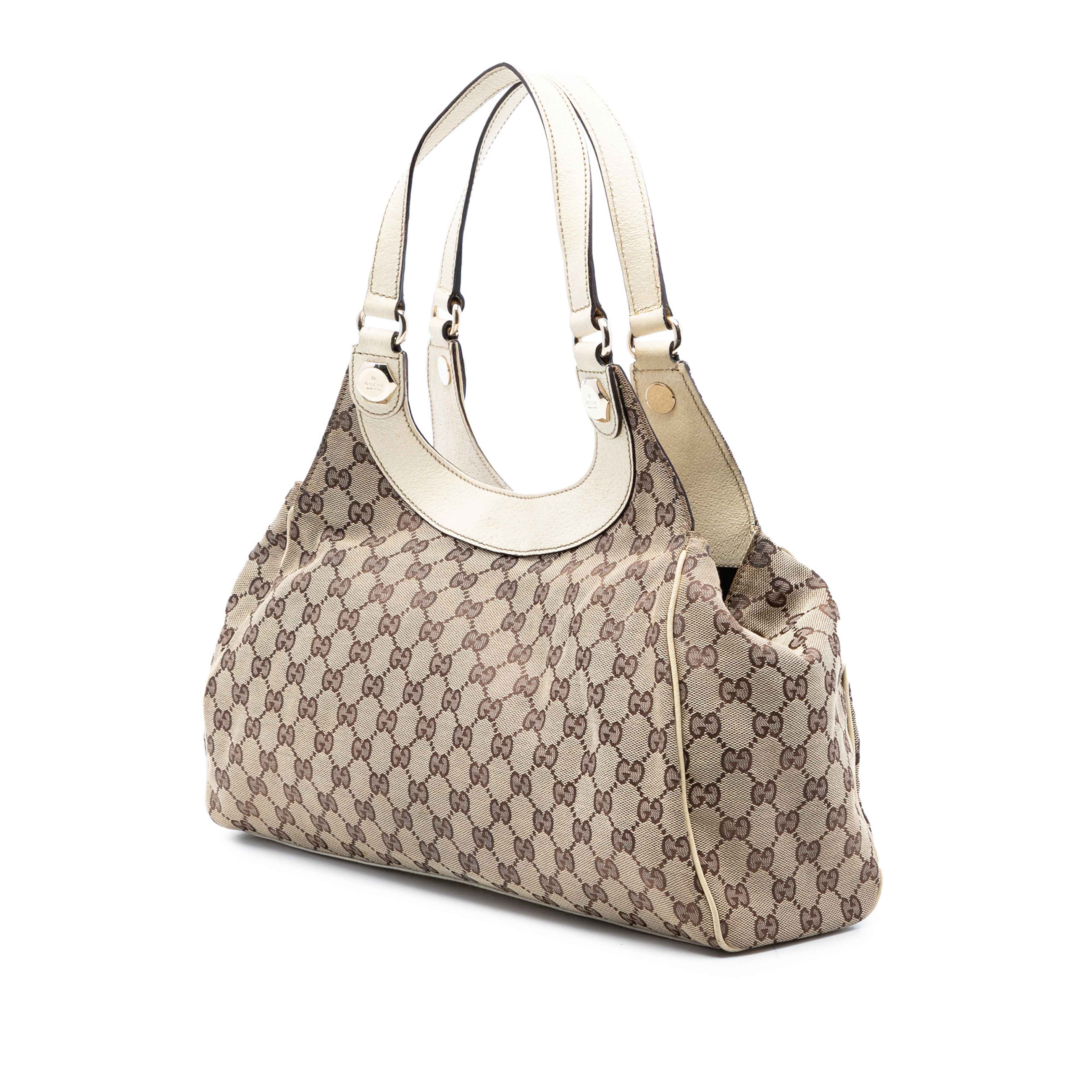 Gucci Medium Gg Canvas Charmy Shoulder Bag, från Luxclusif, i färgen beige. Klicka för att öppna bilden i stort format