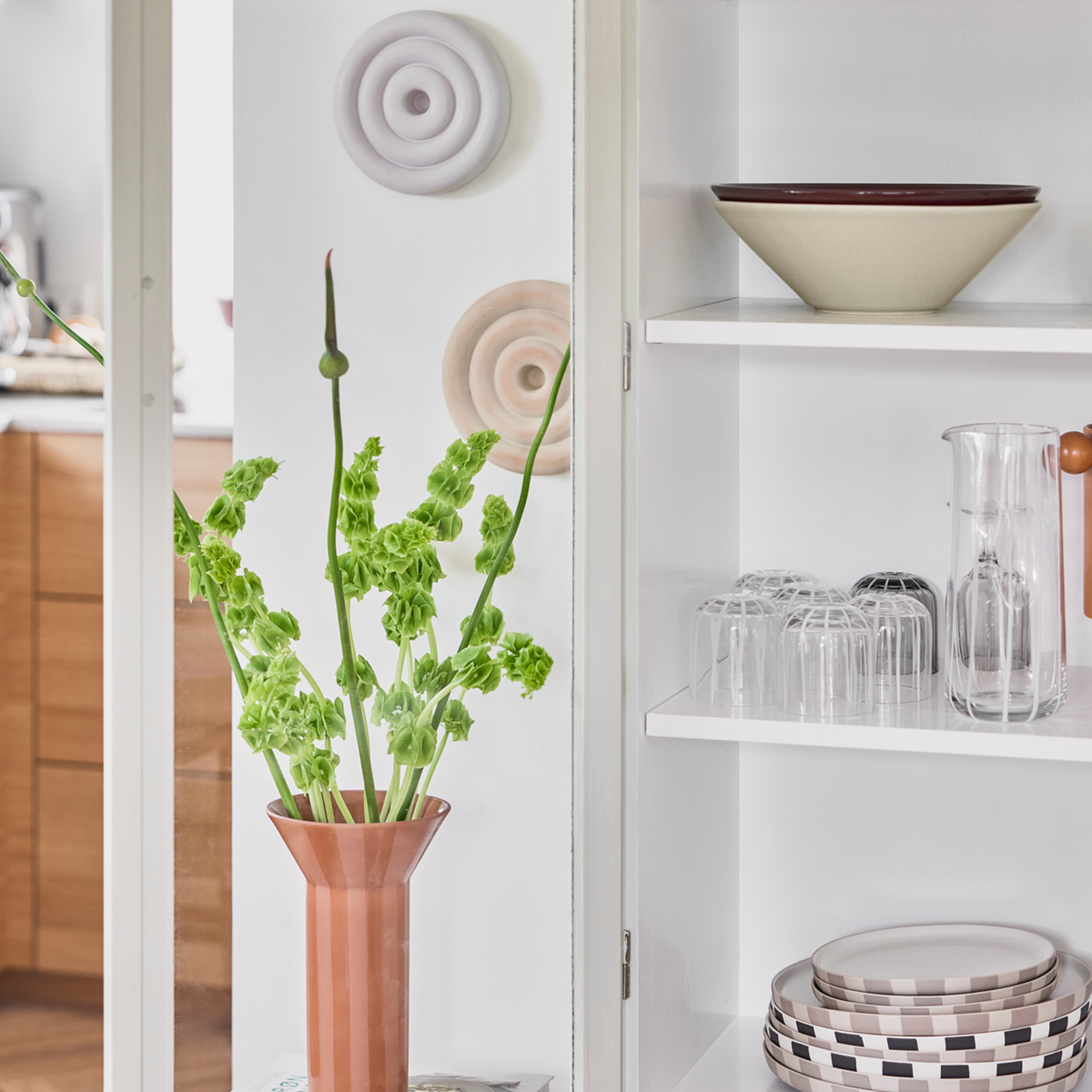 Luonto Vase, från OYOY Living, i färgen terracotta. Klicka för att öppna bilden i stort format