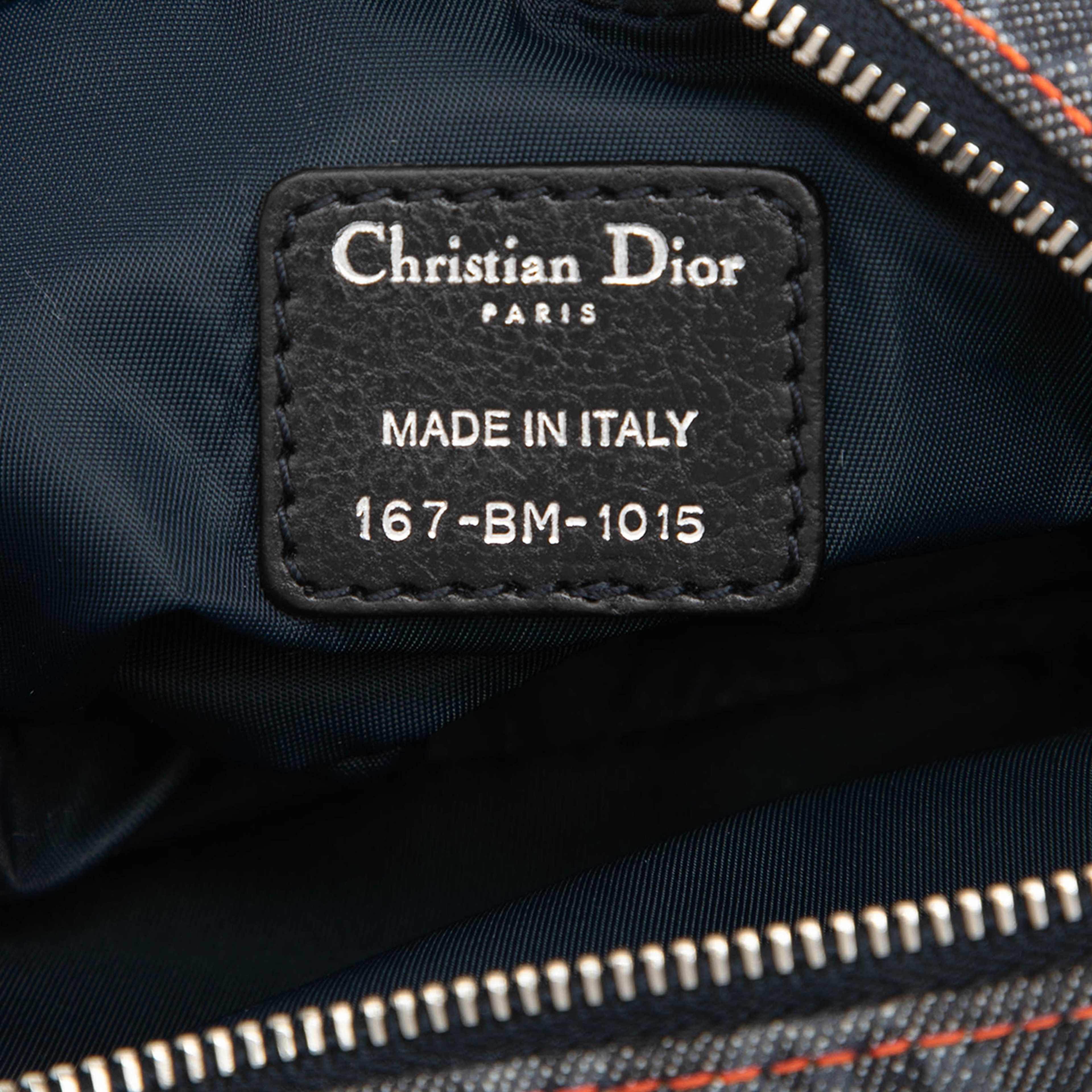 Dior Oblique Denim Flight Coin Pouch, från Luxclusif, i färgen blå. Klicka för att öppna bilden i stort format