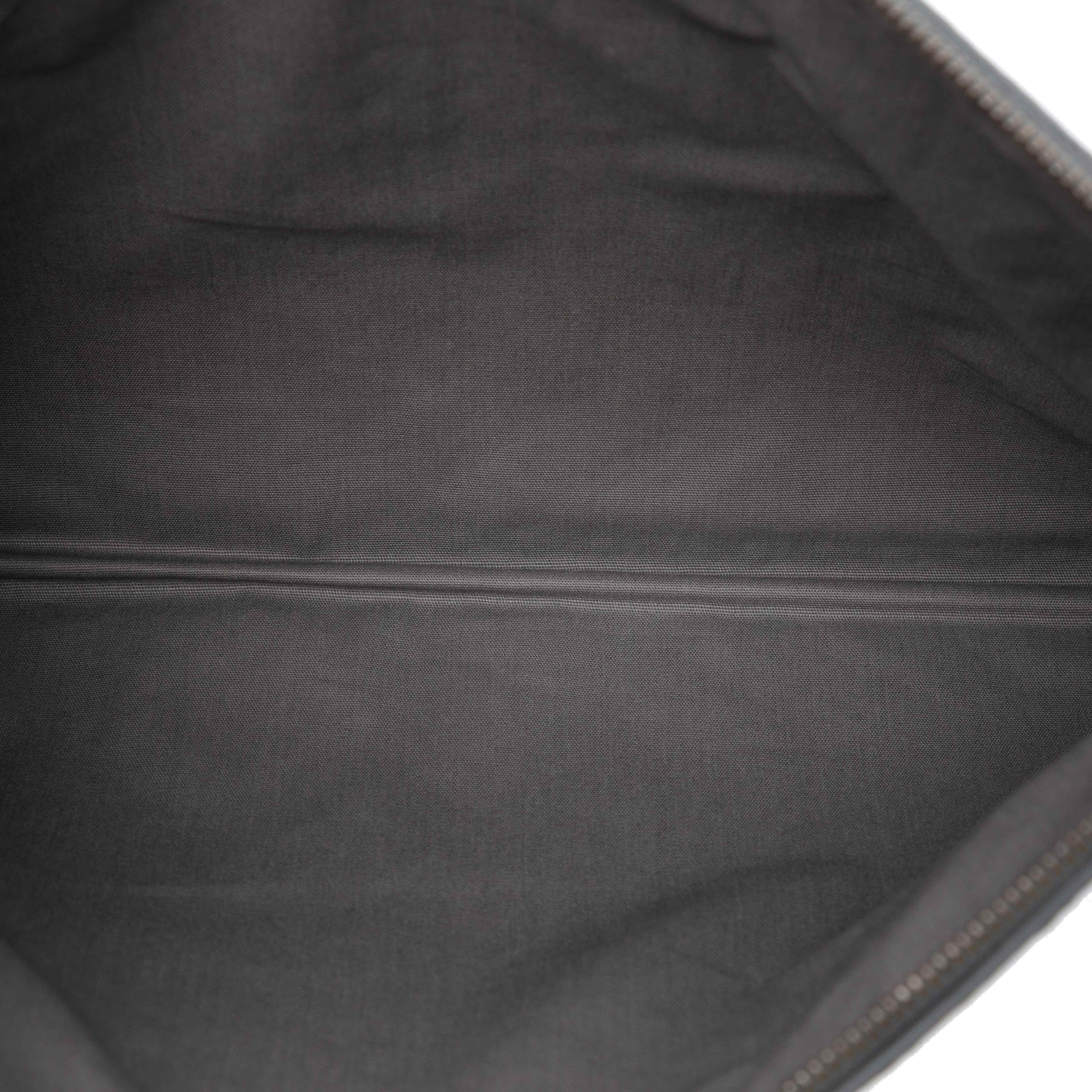 Bottega Veneta Nappa Intrecciato Clutch, från Luxclusif, i färgen dark gray. Klicka för att öppna bilden i stort format