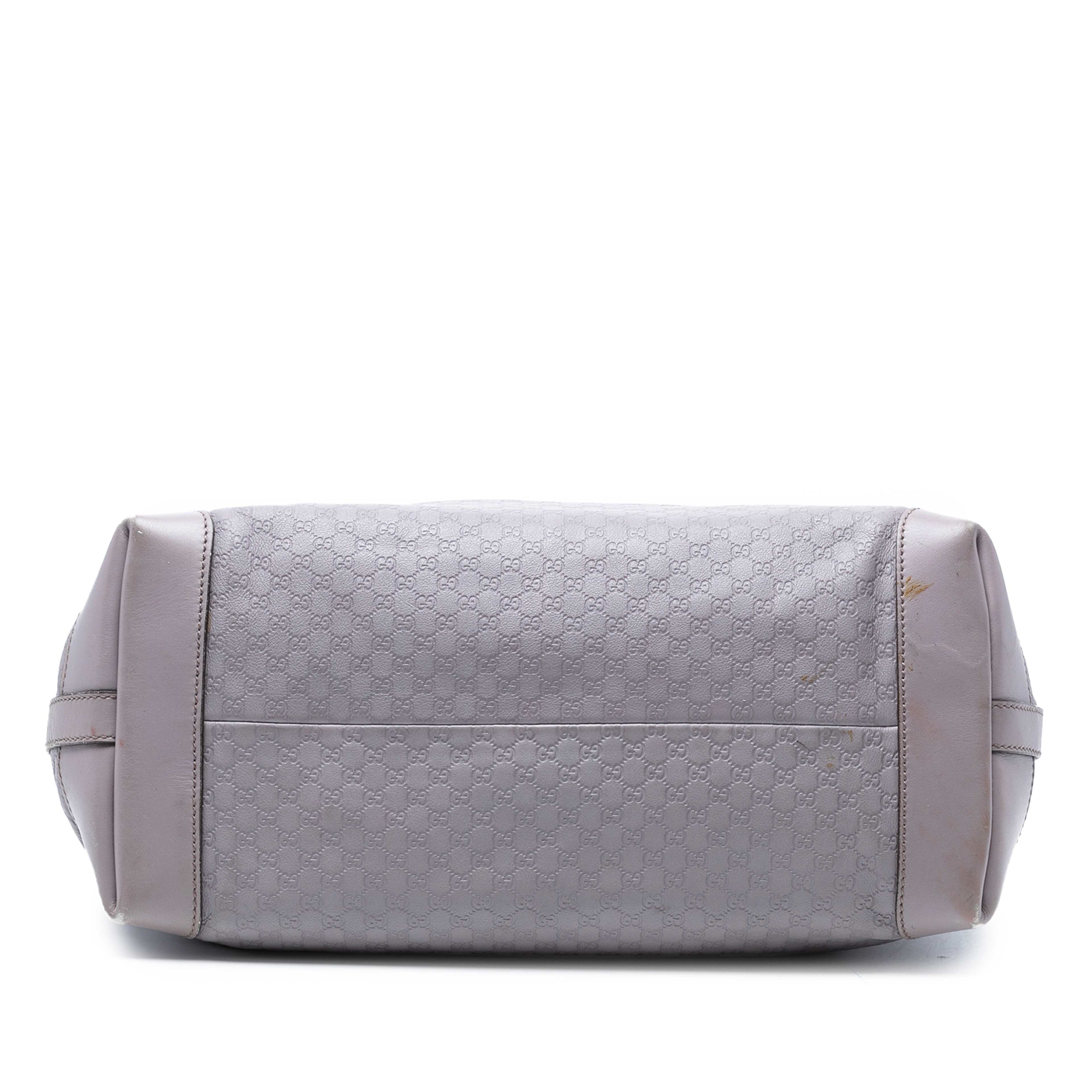 Gucci Medium Microguccissima Craft Tote, från Luxclusif, i färgen light purple. Klicka för att öppna bilden i stort format