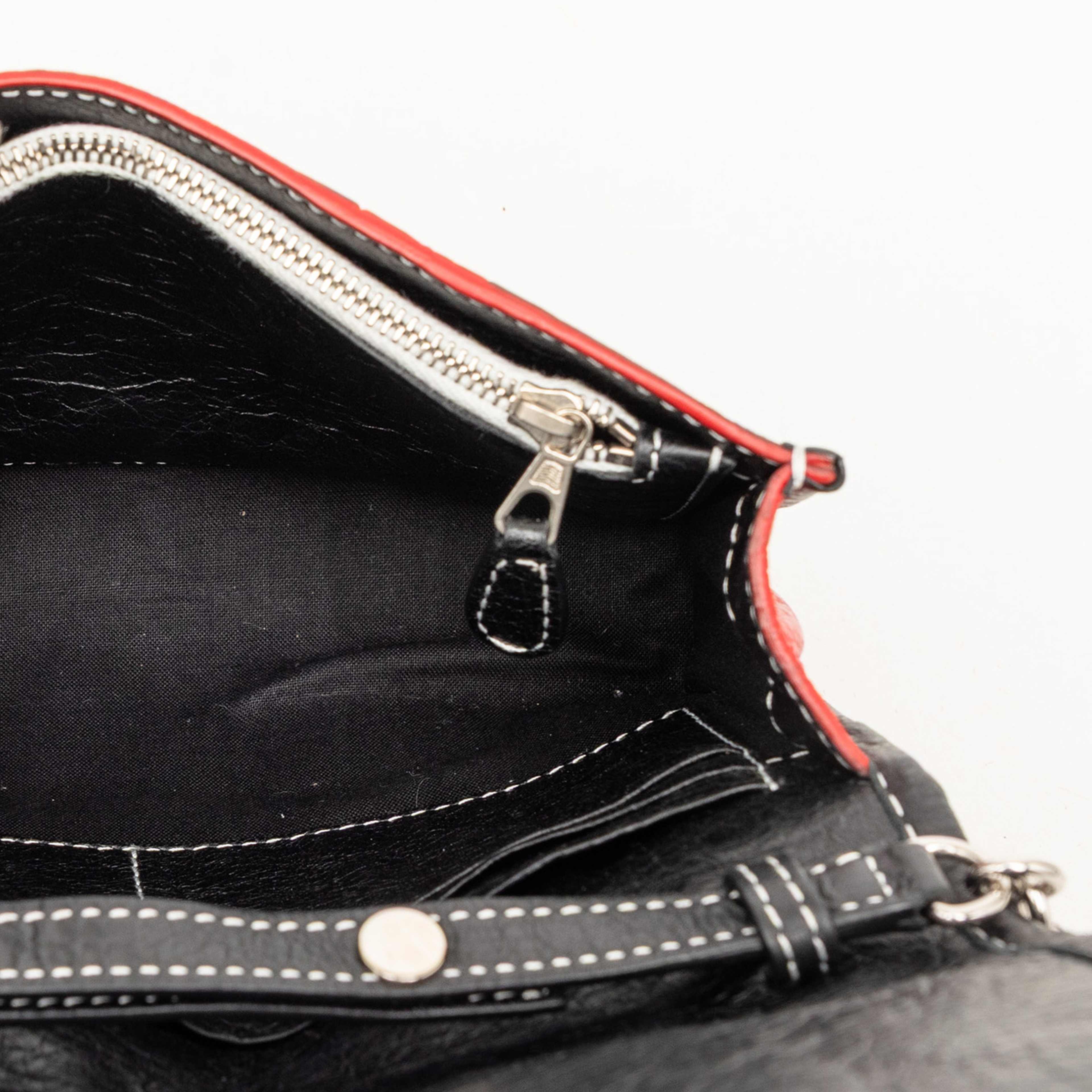 Balenciaga Lambskin Bazar Crossbody, från Luxclusif, i färgen rosa. Klicka för att öppna bilden i stort format
