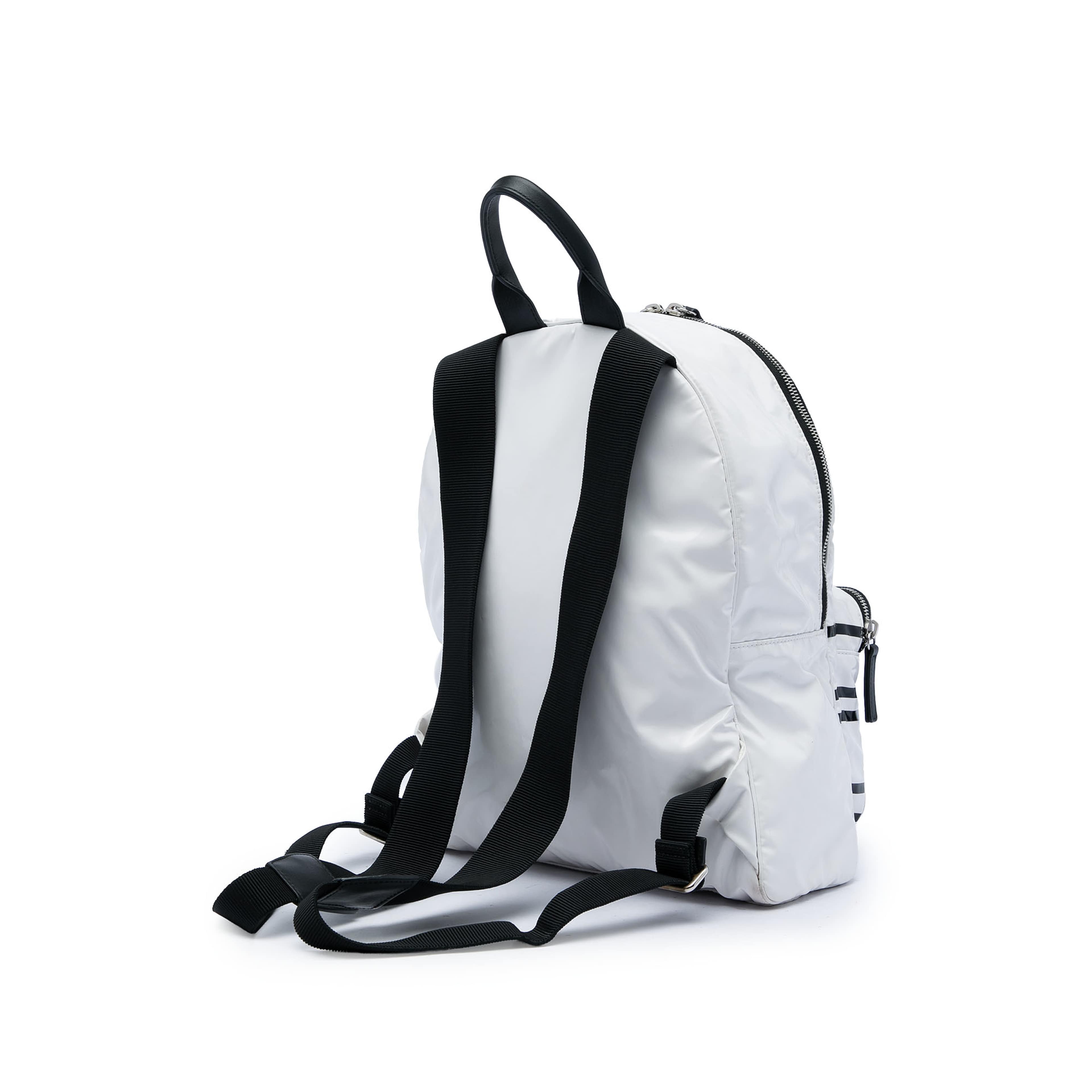 Chanel Vinyl La Pausa Bay Backpack, från Luxclusif, i färgen vit. Klicka för att öppna bilden i stort format