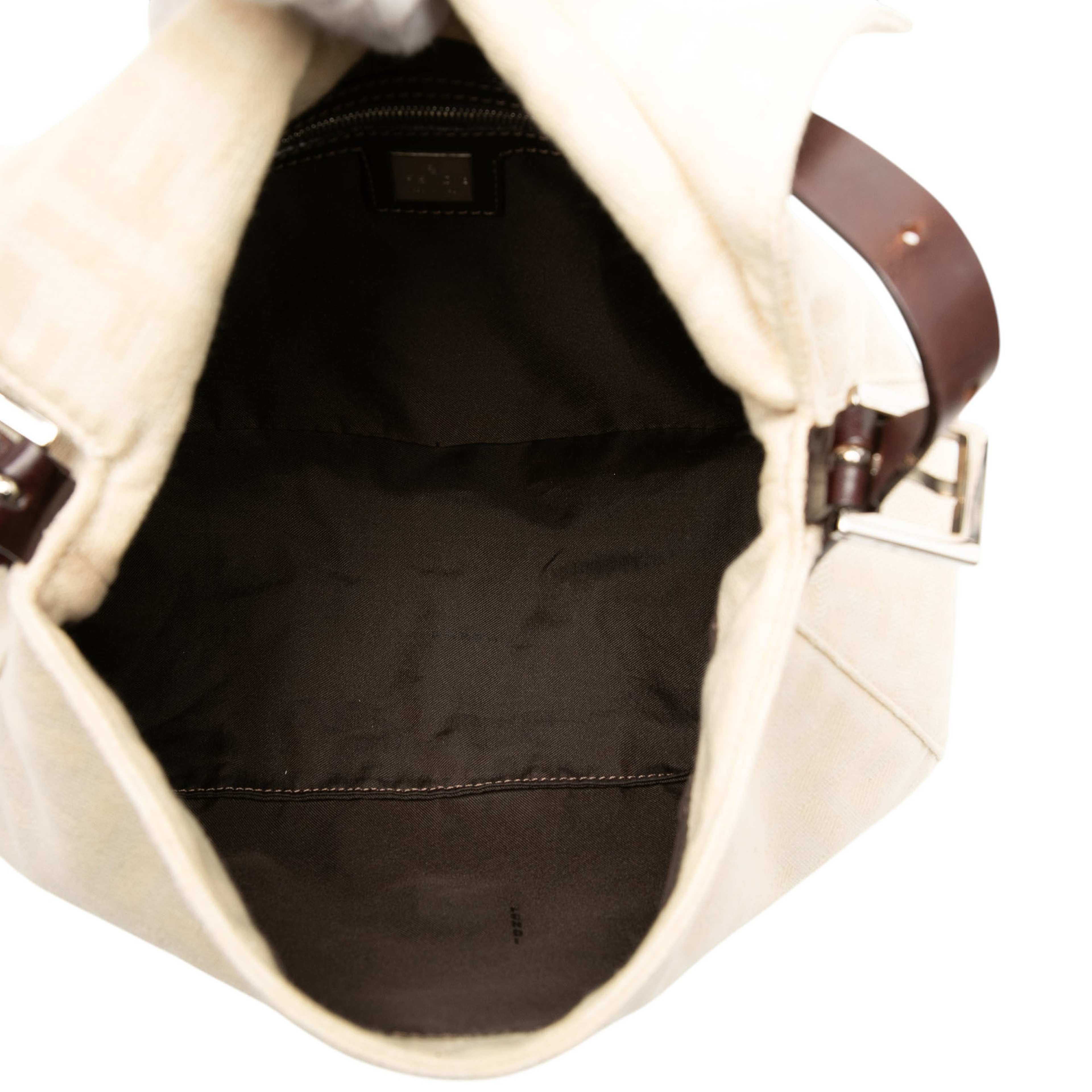 Fendi Zucca Canvas Mamma Forever, från Luxclusif, i färgen light beige. Klicka för att öppna bilden i stort format